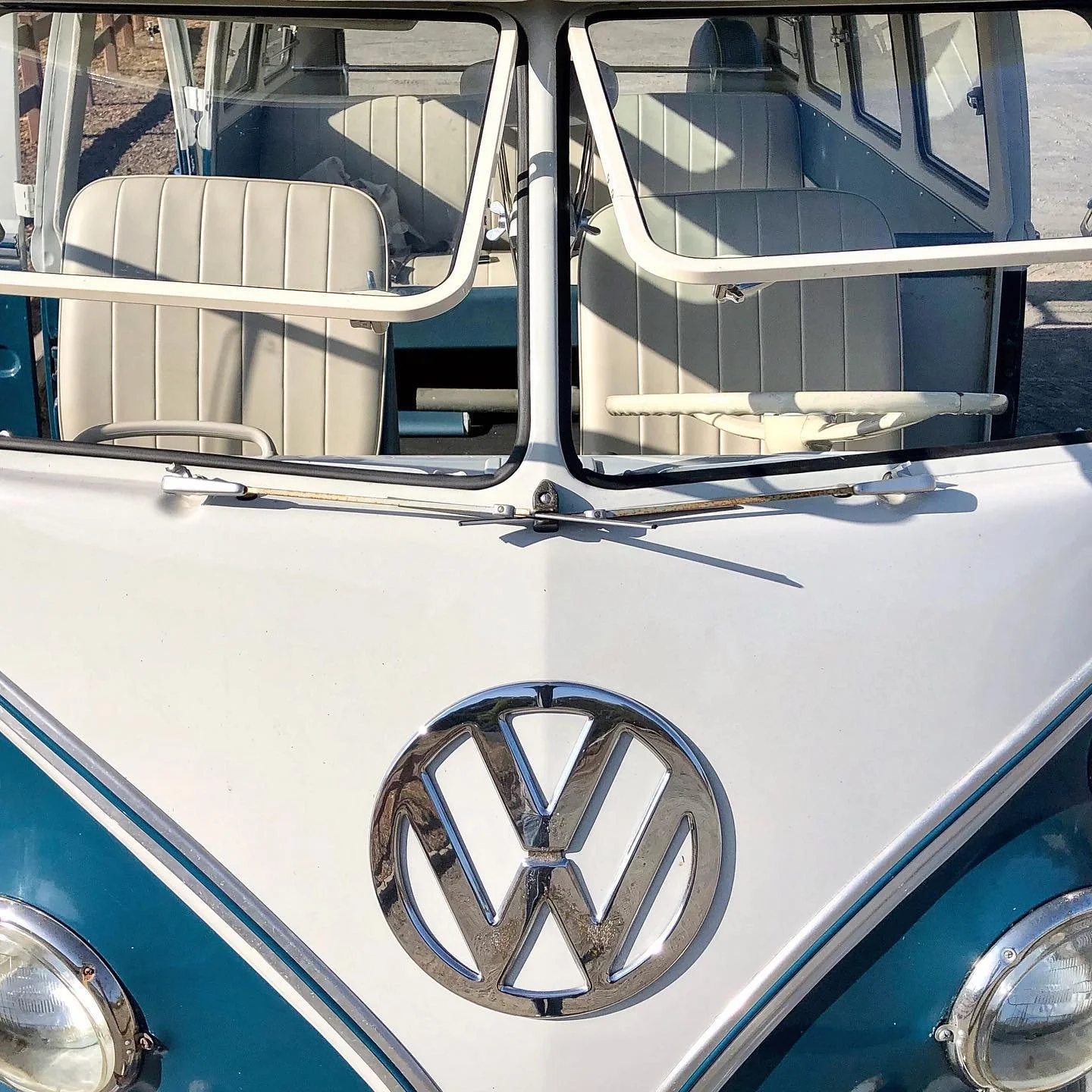 .
Safari windows do not disappoint!
.
.
.
#slicksafaris
#coolbreeze
#21window 
#vw #bus
#vanlife
#chasingvolkswagens