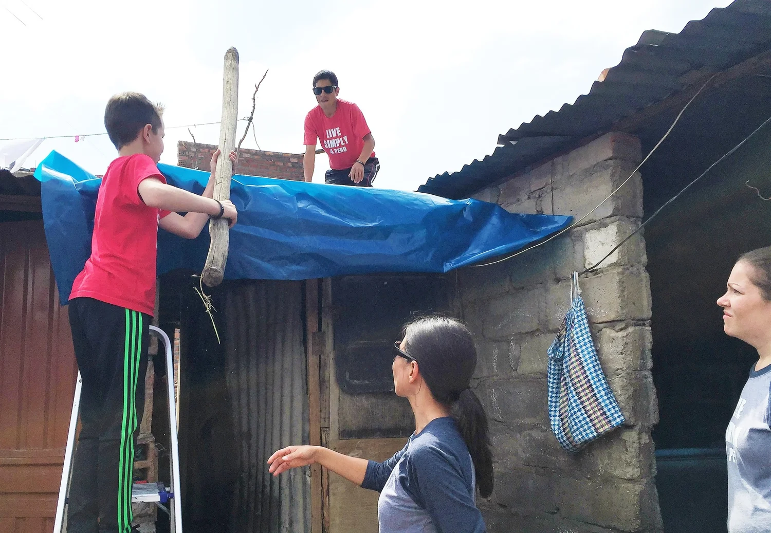 Volunteers repairing a family’s roof in Peru