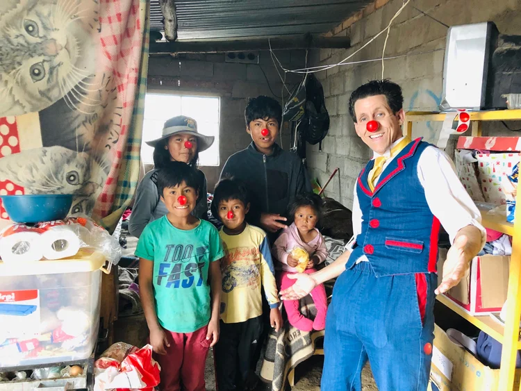 CLOWN THE WORLD