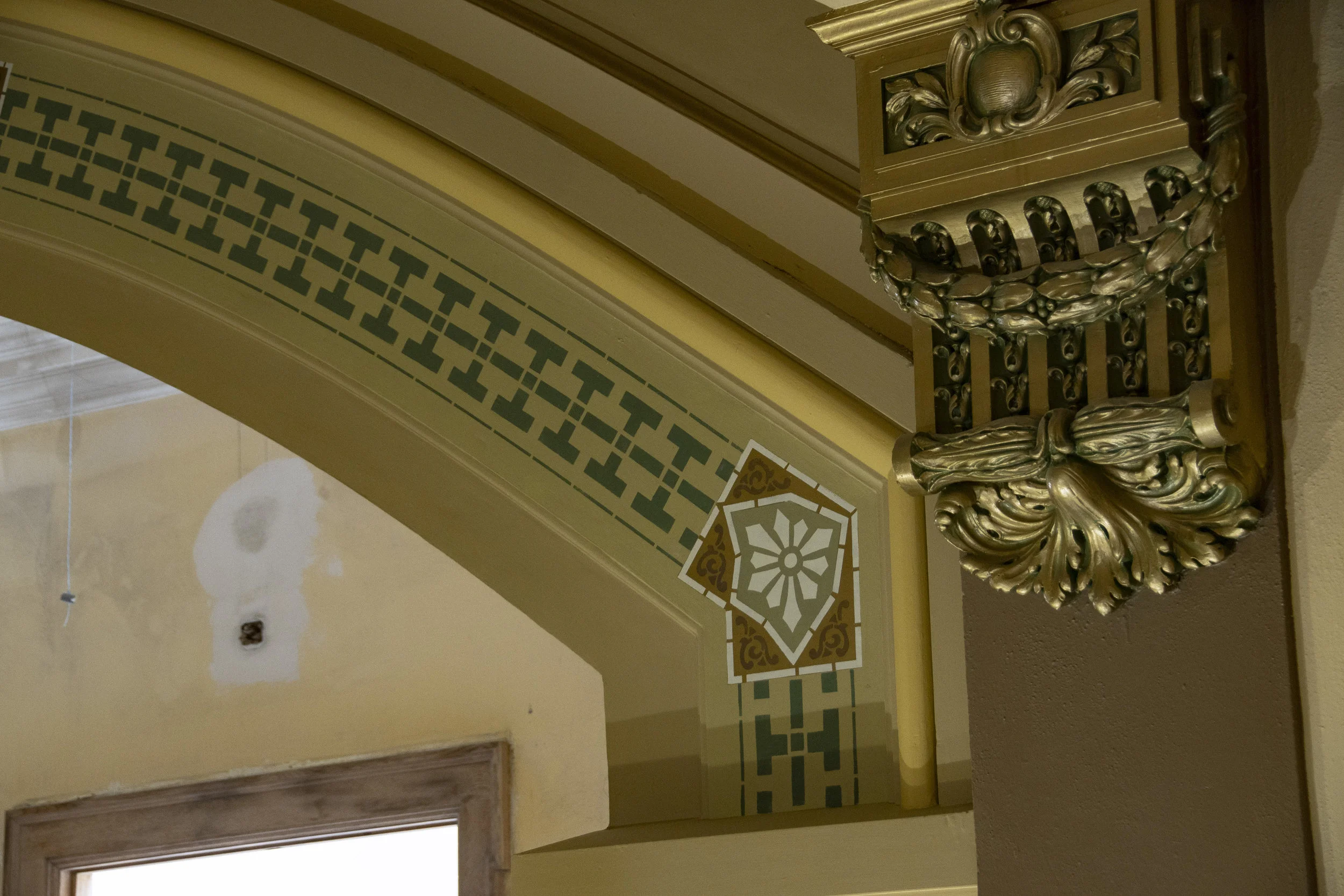 Restoration of historic paint in the Senate Chamber