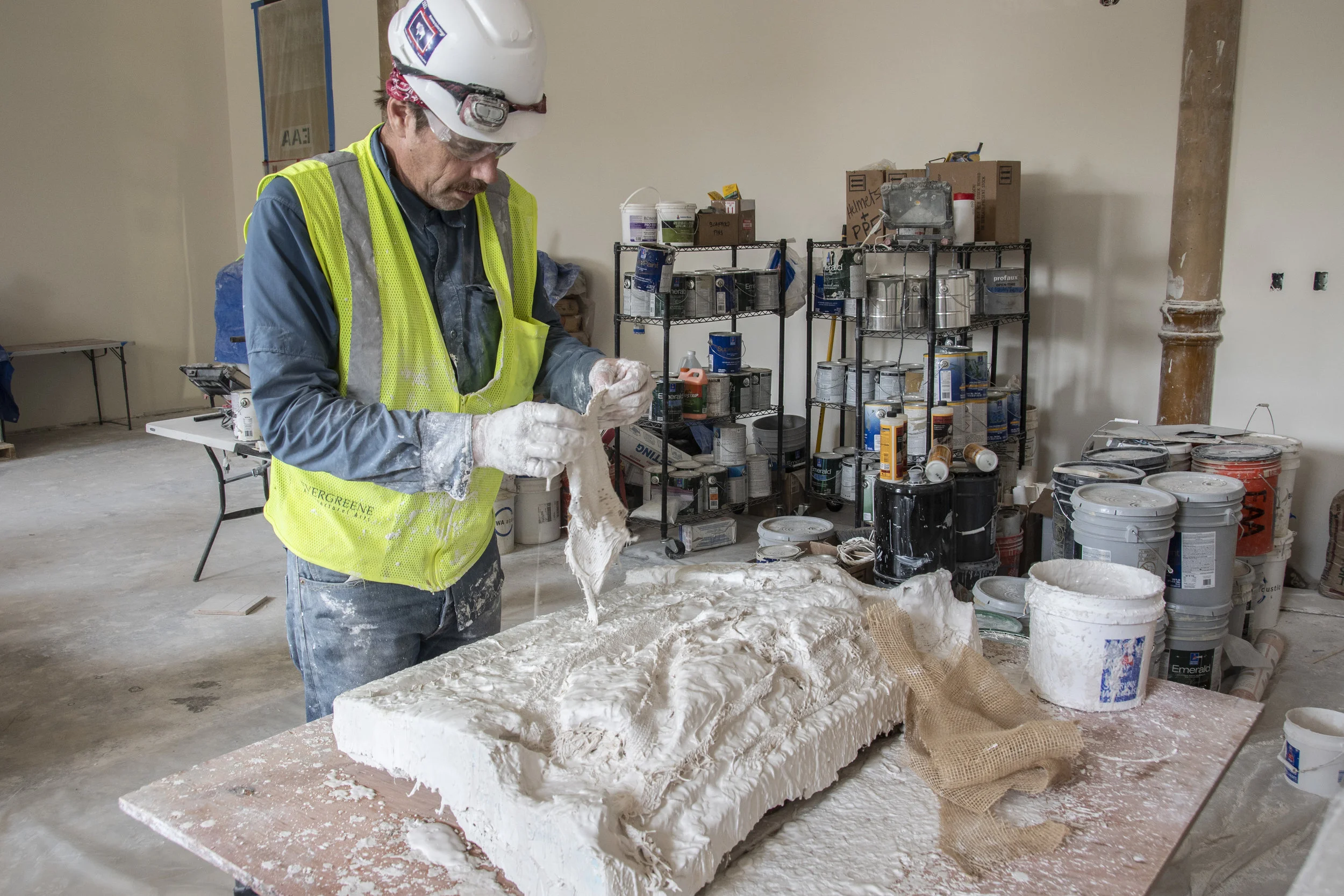 Restoration of decorative plaster 