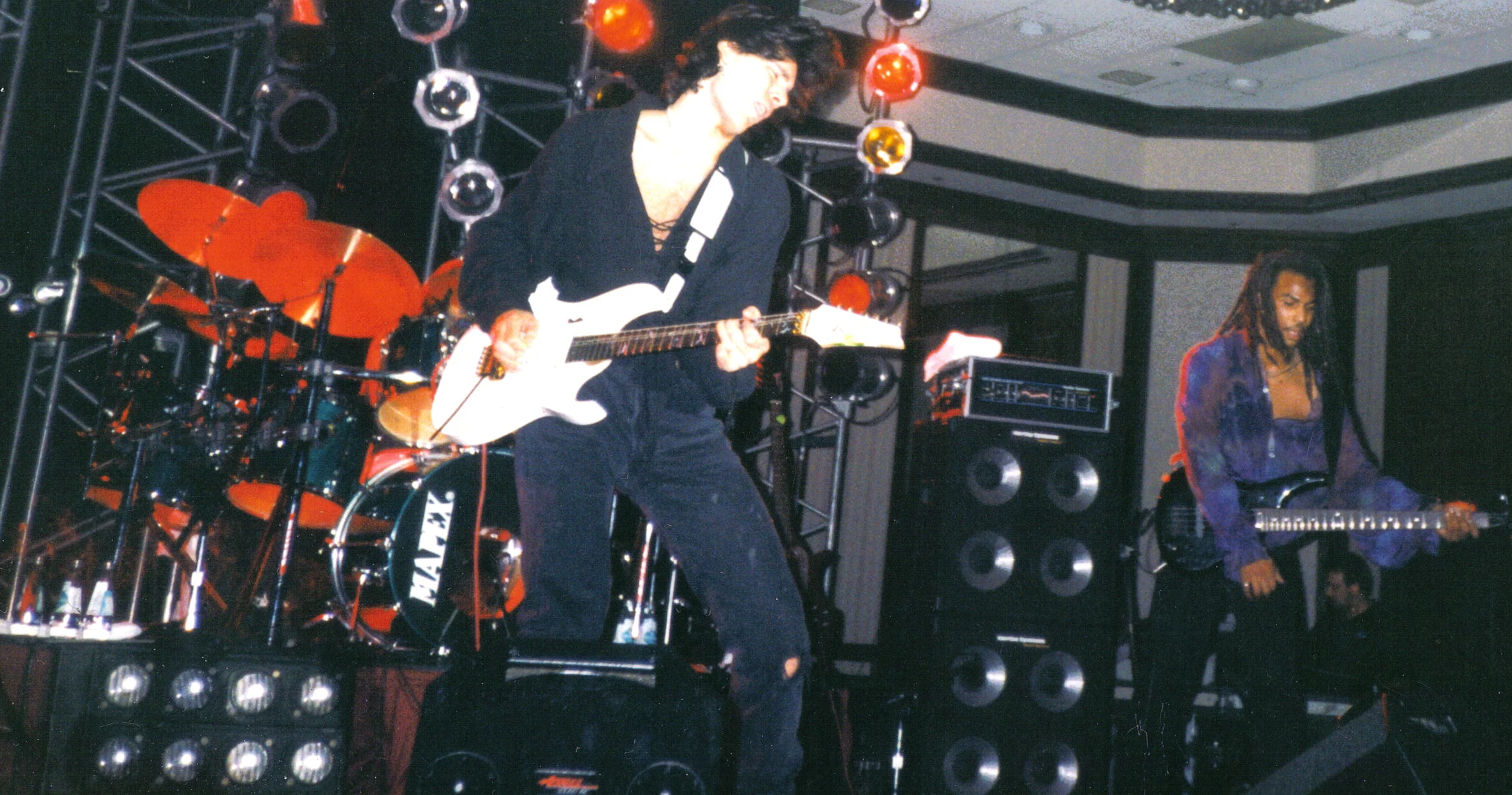 1VaiBandTowerRecordsLA96f.jpg