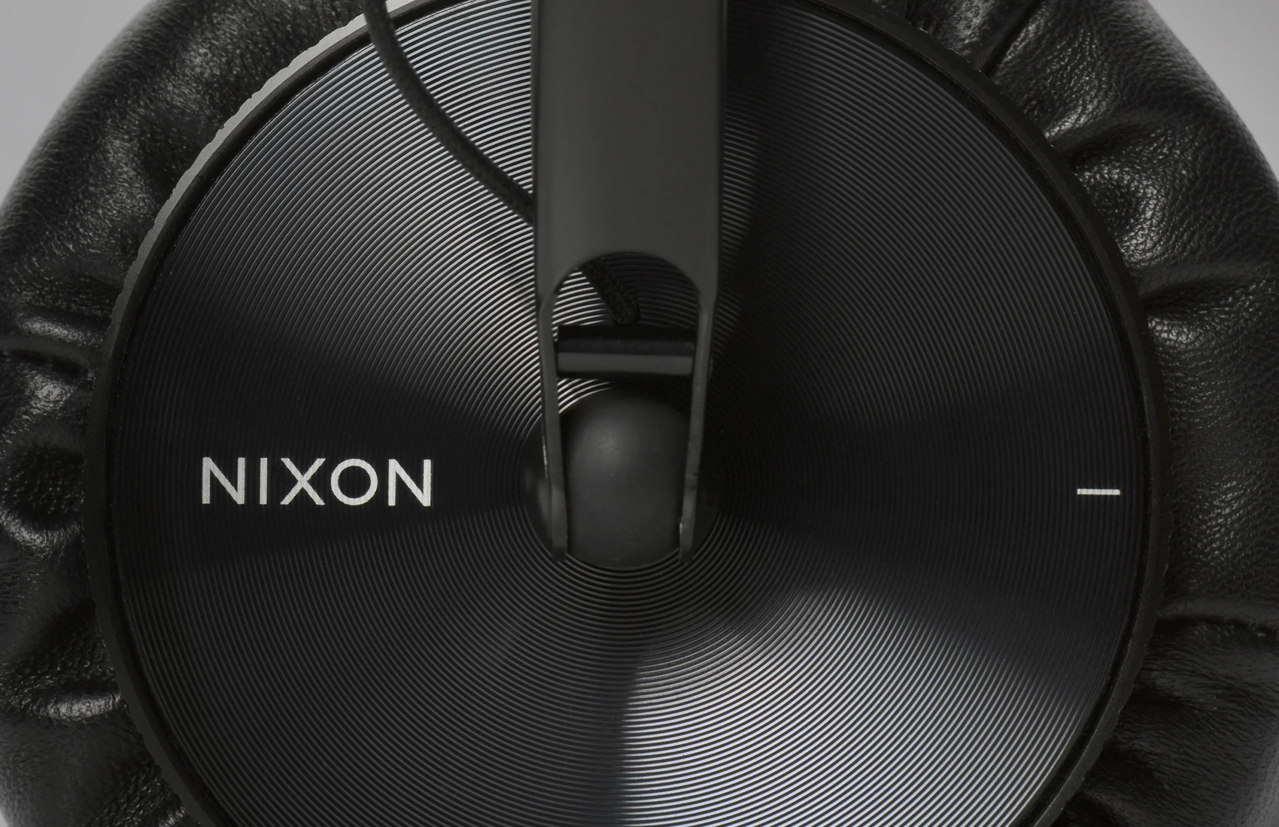 NIXON_ZOOM_HINGE_11x17.JPG