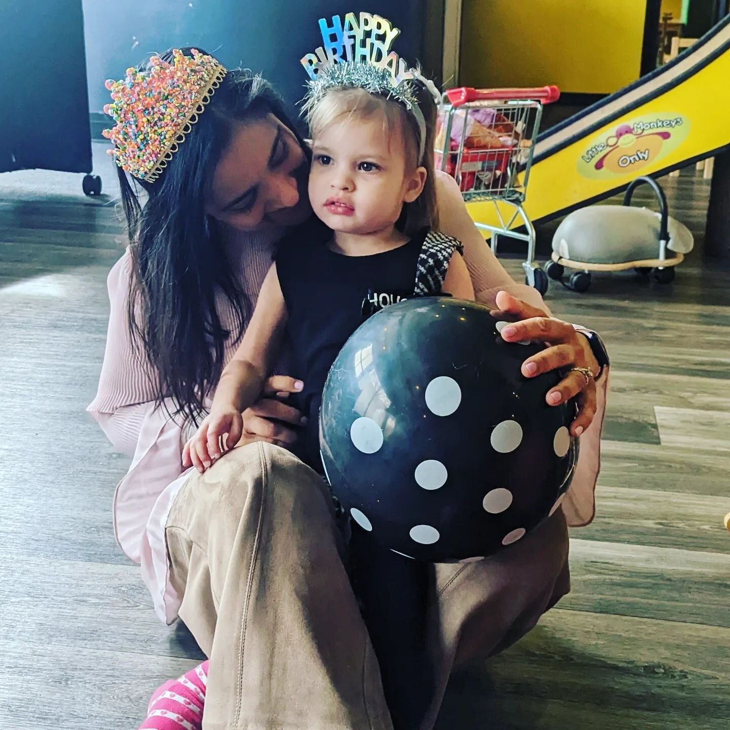 Neela is TWO!! Thanks for spending your birthday morning with us! 

Shout out to Bua (Aunt) @nehavashna for those matching birthday crowns 😍👑👑