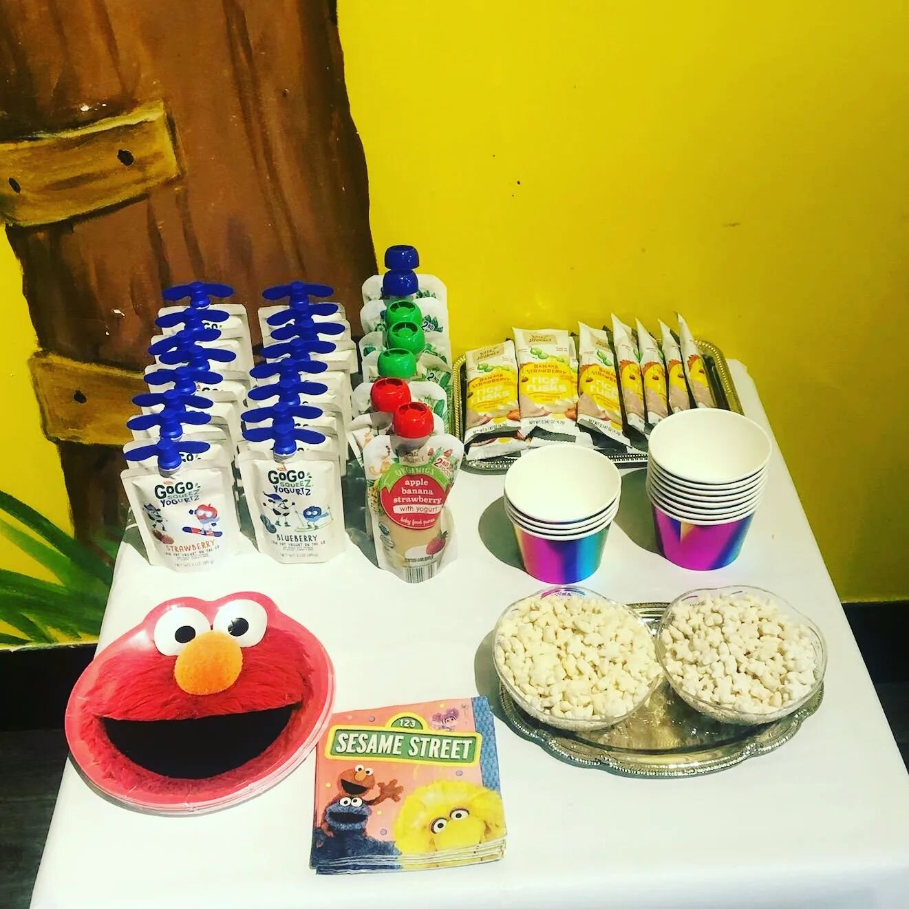 The #toddlerbar was a hit at Zoe's #sesamestreetparty . Thanks again for celebrating with us!

#chicagopartyplanner 
#chicagoplayroom 
#chicagokidsparty 
#chicagokidsparties 
#bucktownchicago 
#logansquarechicago