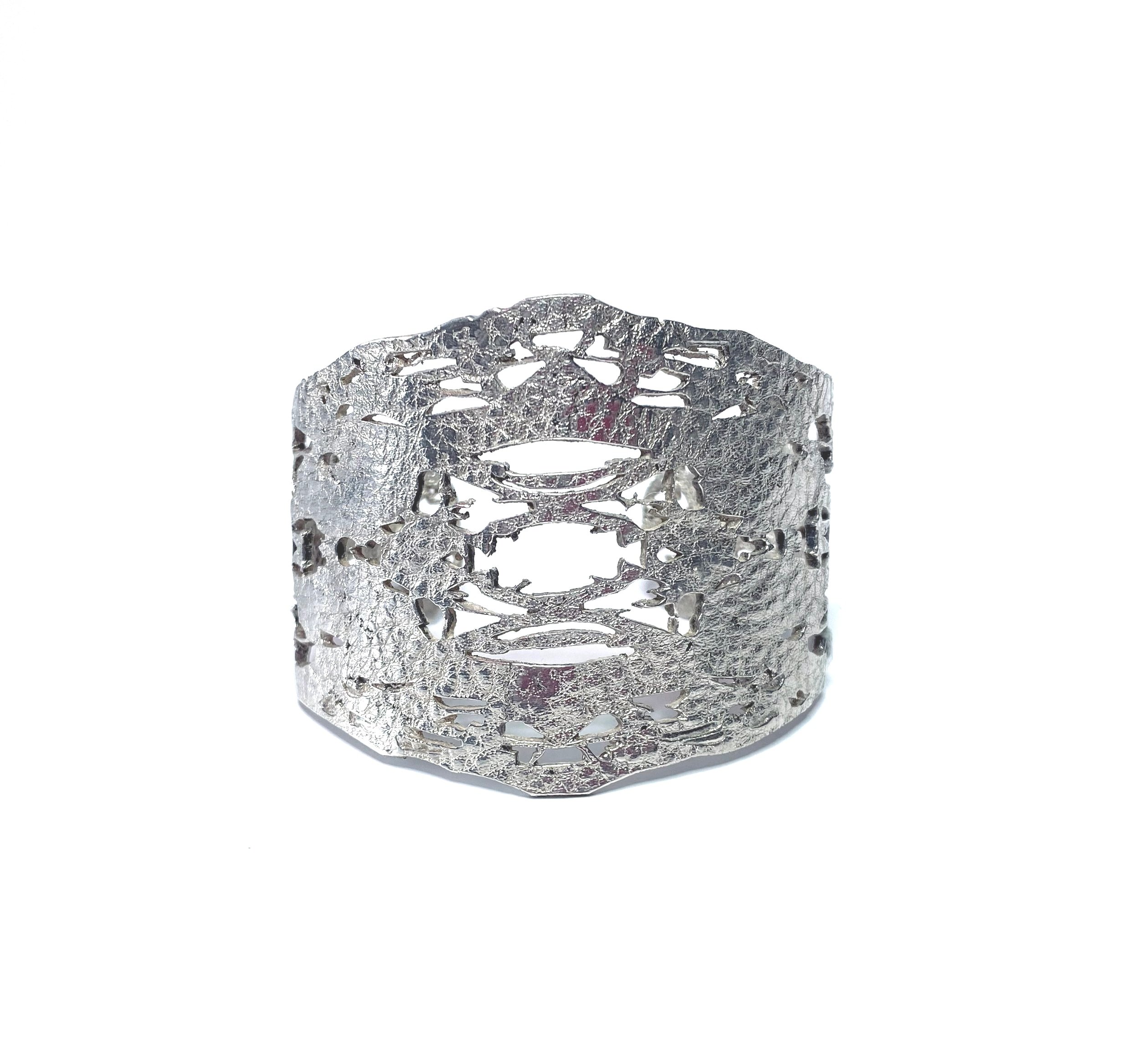 silver+leather+cuff.jpg