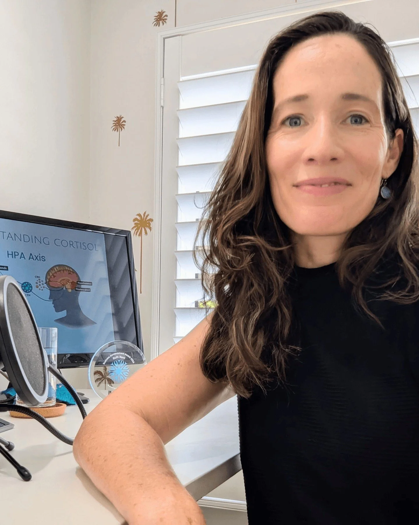 1-Minute Meeting Reset: 

Attention anchor &ndash; Focus your attention on what you can feel, see, hear, taste, and touch. Breathe in. Breathe out. 

Now focus your attention on the meeting. 

Psychosocial risks can be supported proactively by includ