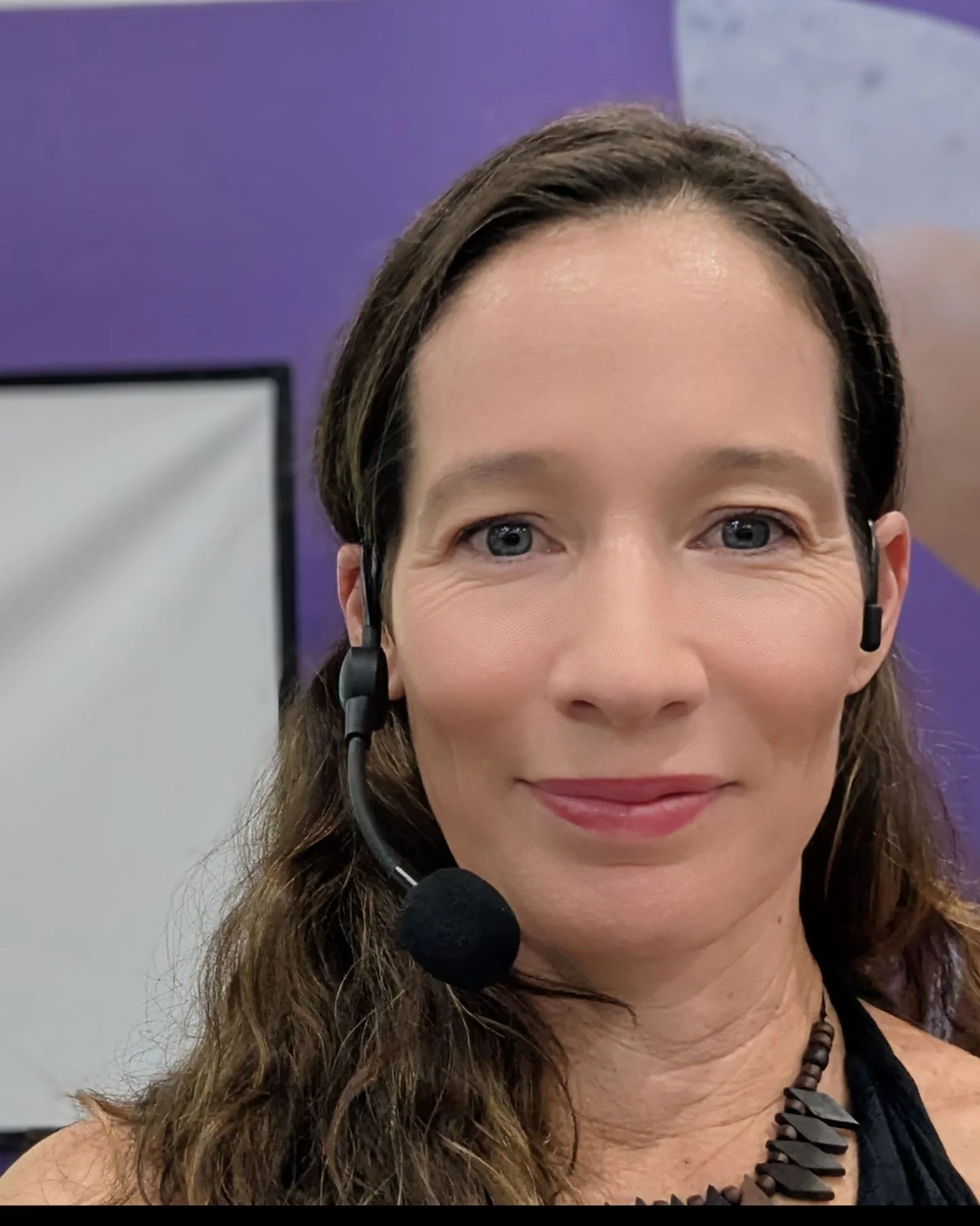 Back-to-back workshops today.  Here's what I do 'between sets' to maintain my equilibrium and connect my mind-body.

1. Stretch - this is an absolute must including shoulder and neck rolls, arm swings, twist, opening up the chest. This is the best wa