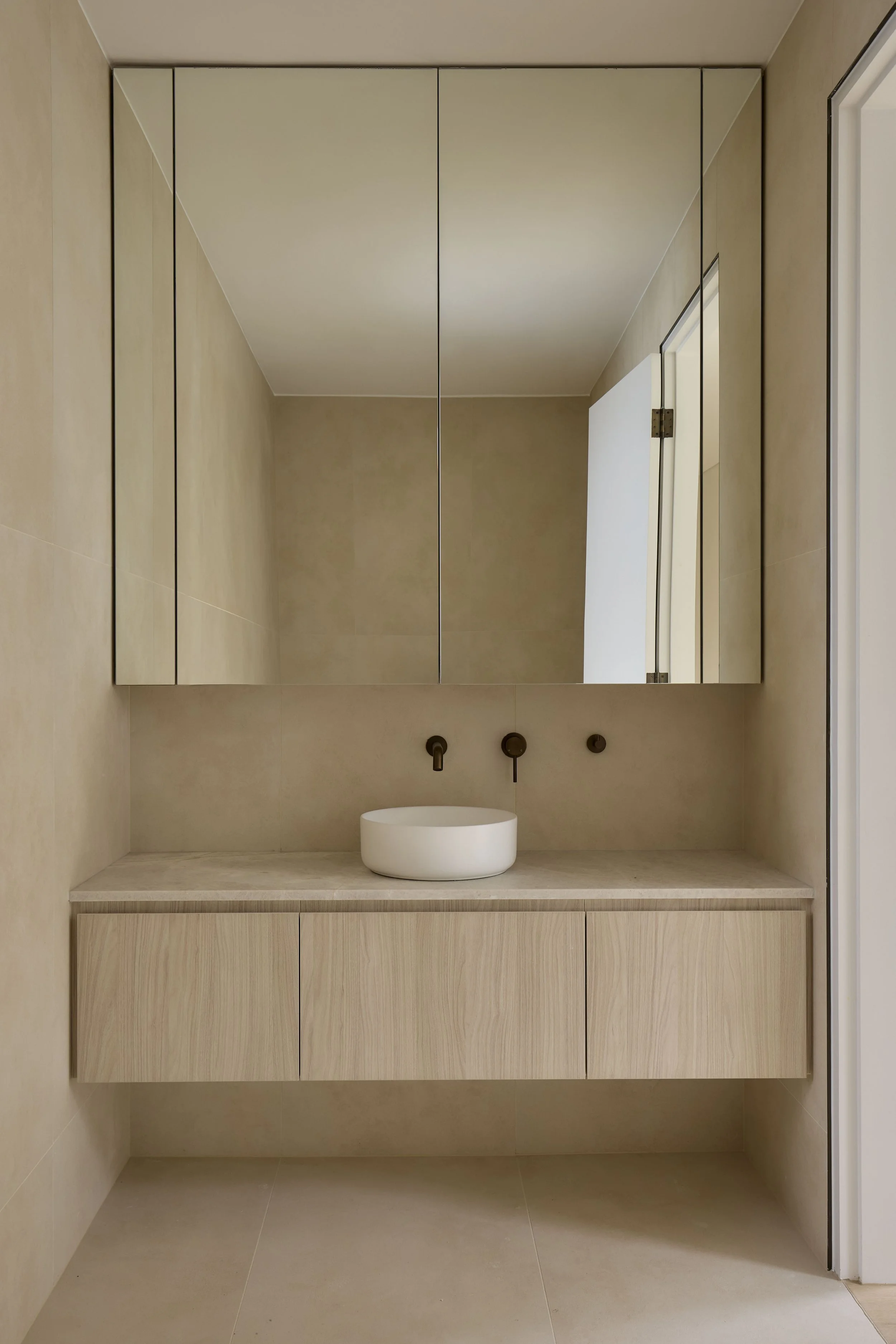 2_Bathroom_2.jpg