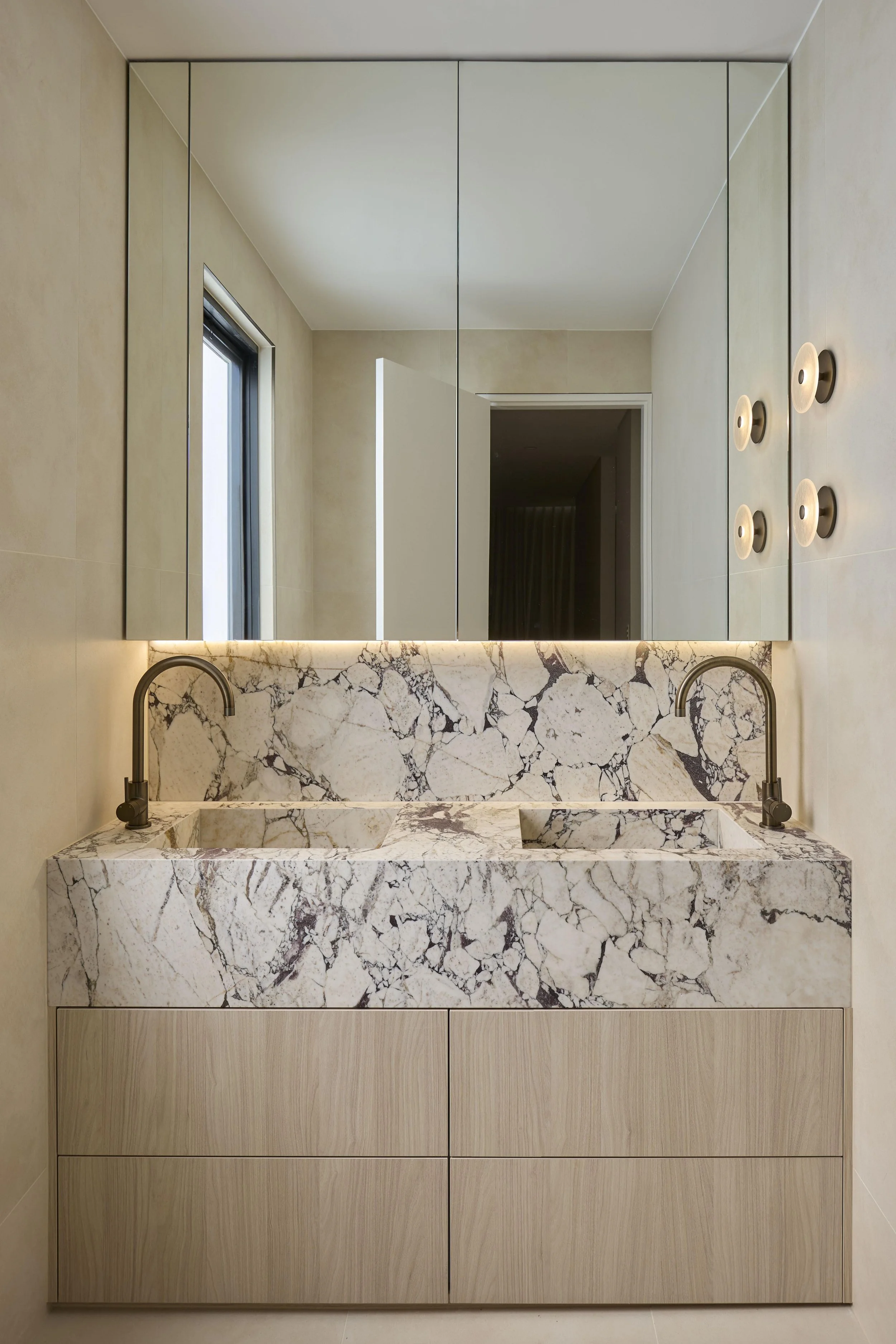 2_Bathroom_1.jpg