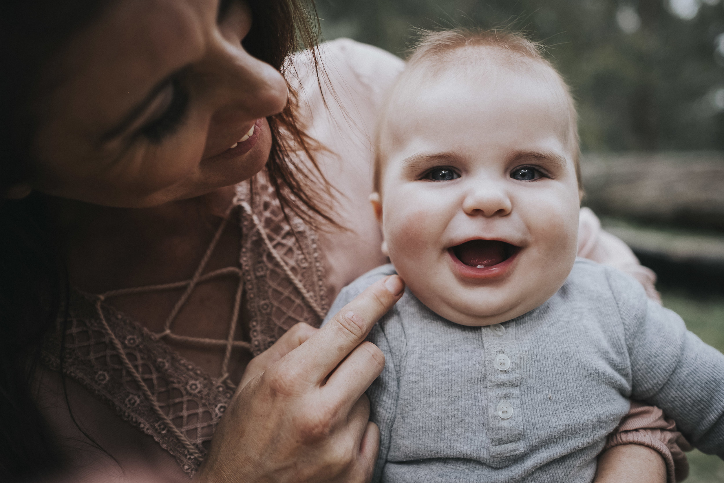  Authentic photography full of real moments, connection and love. 