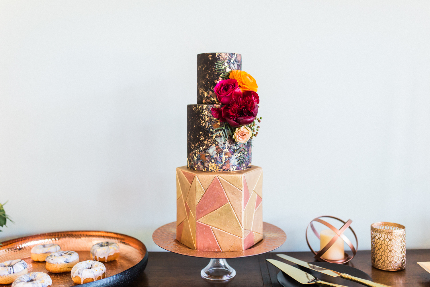 Floral wedding cake by Laura Ford