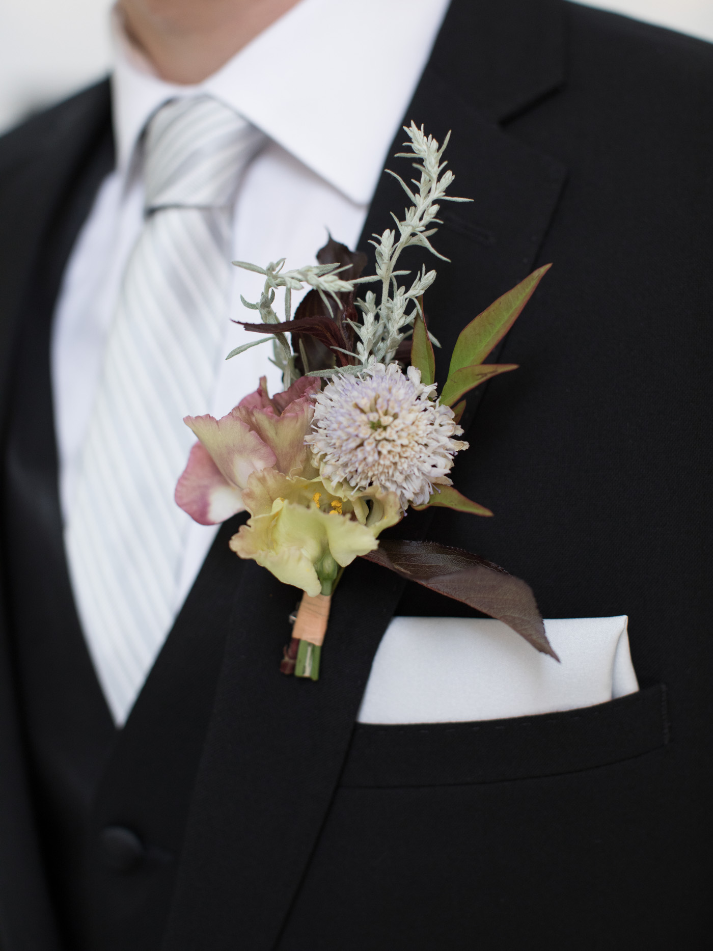 Nature-Inspired_Florals_Boutoneer_Des_Moines Iowa.jpg