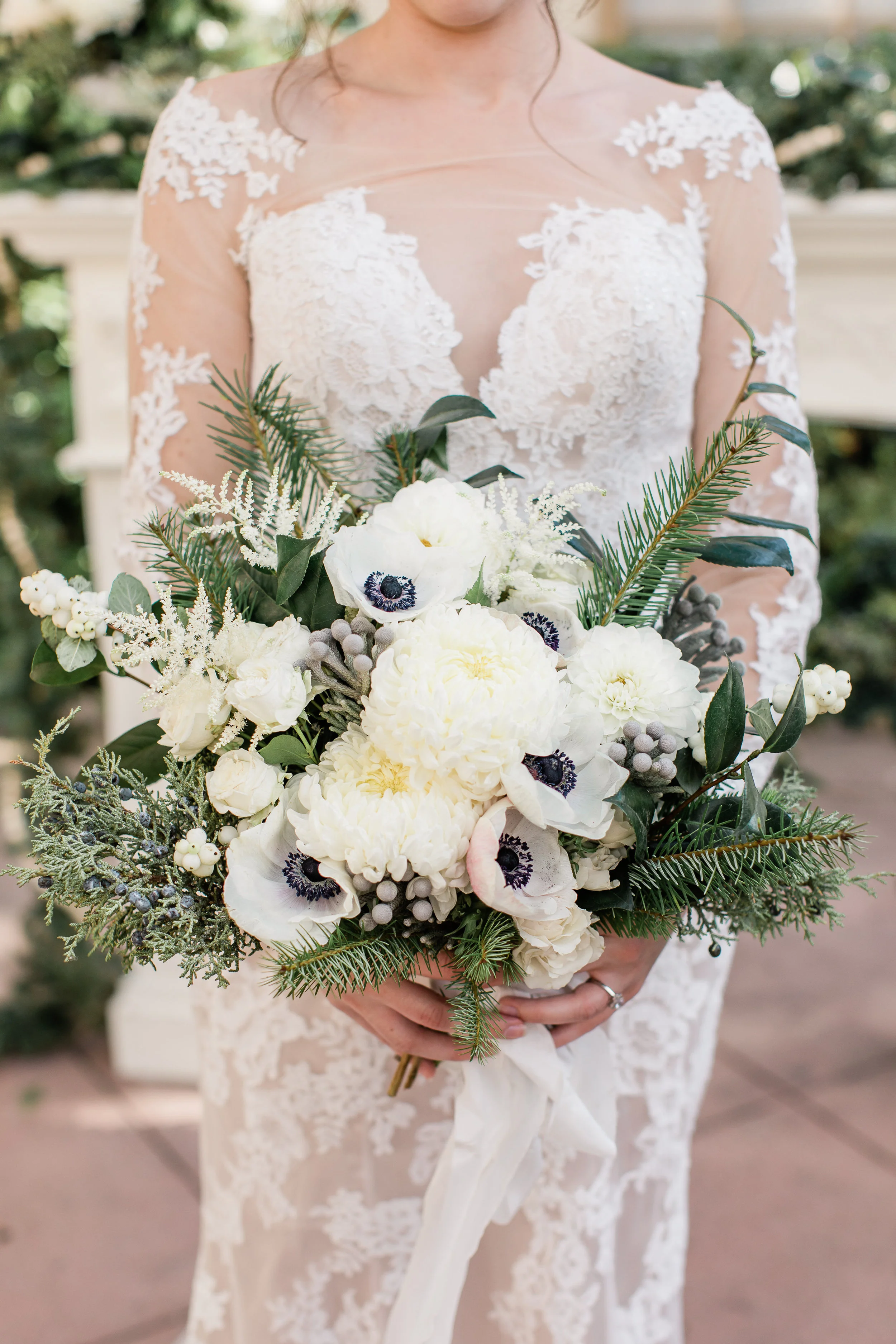 Winter_Wedding_Florals_Bouquet_Des_Moines_Iowa_Sibyl_Sophia.jpg