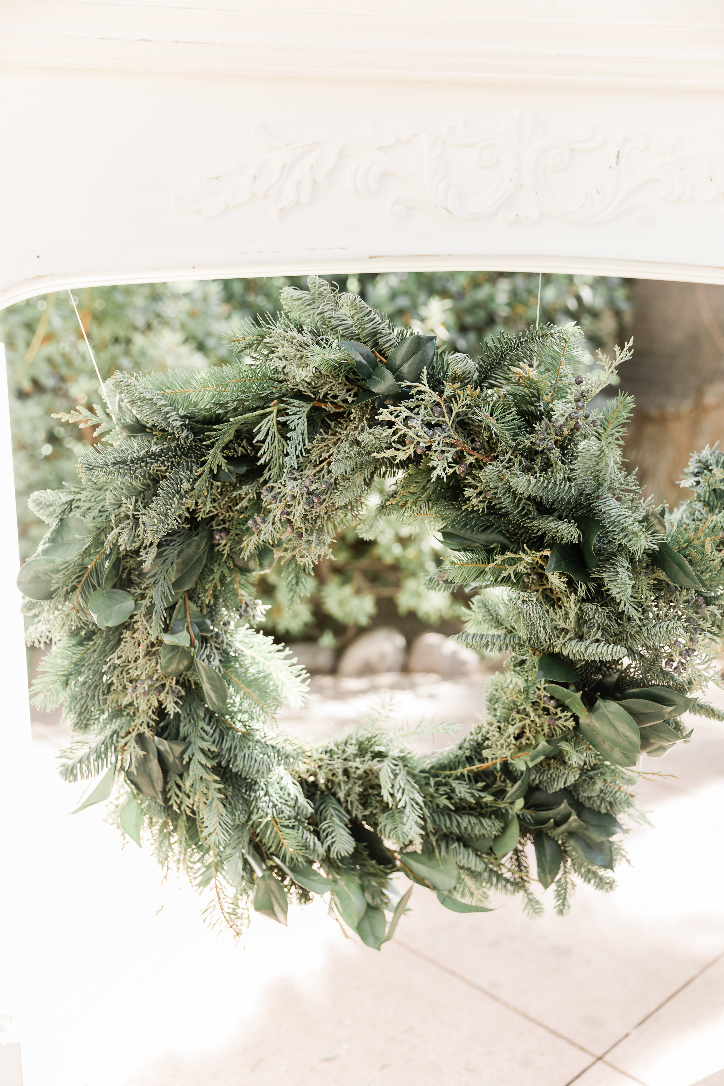 Winter_Wedding_Florals_Wreath_Des_Moines_Iowa_Sibyl_Sophia.jpg