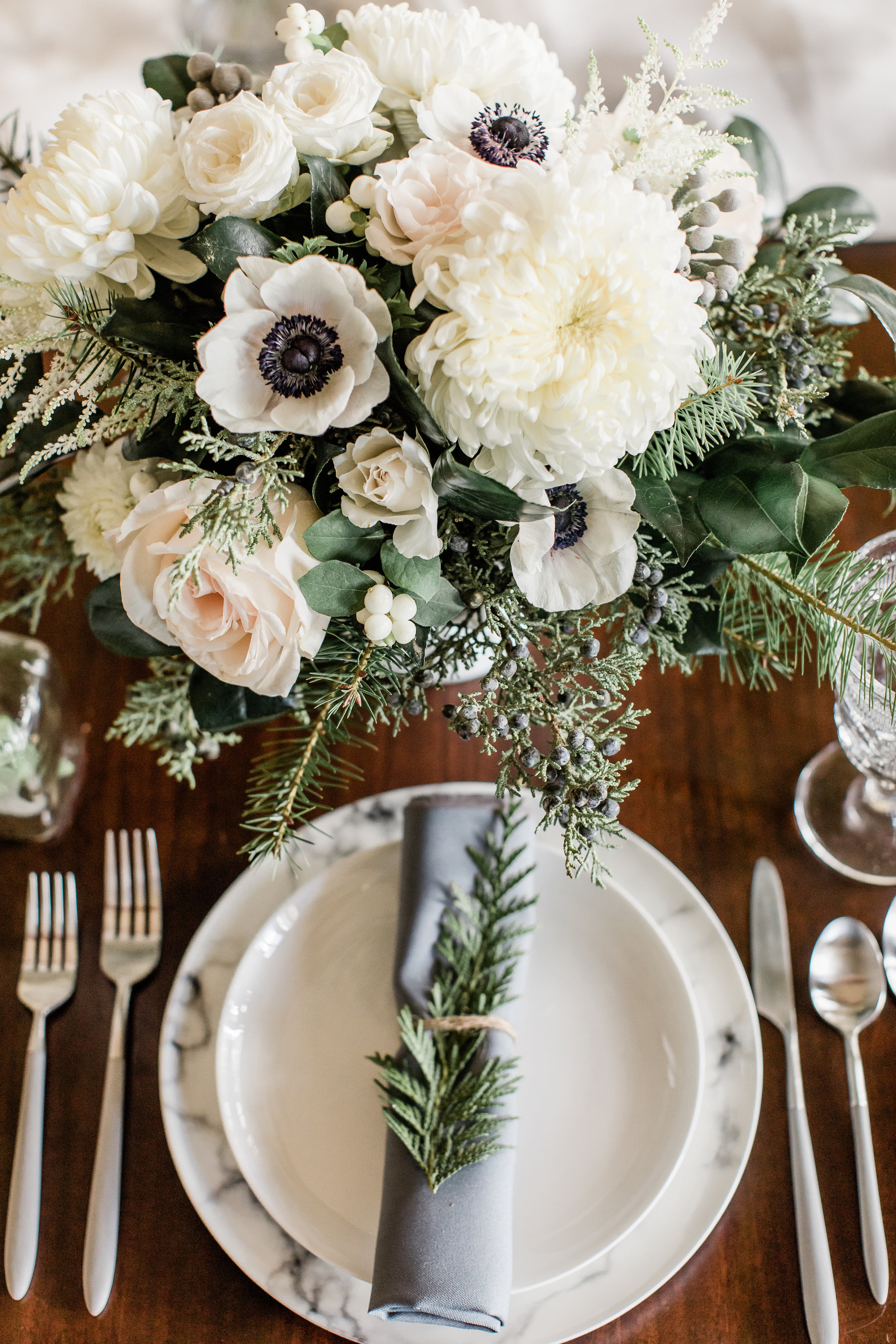 Winter_Wedding_Florals_Tablescape_Des_Moines_Iowa_Sibyl_Sophia.jpg