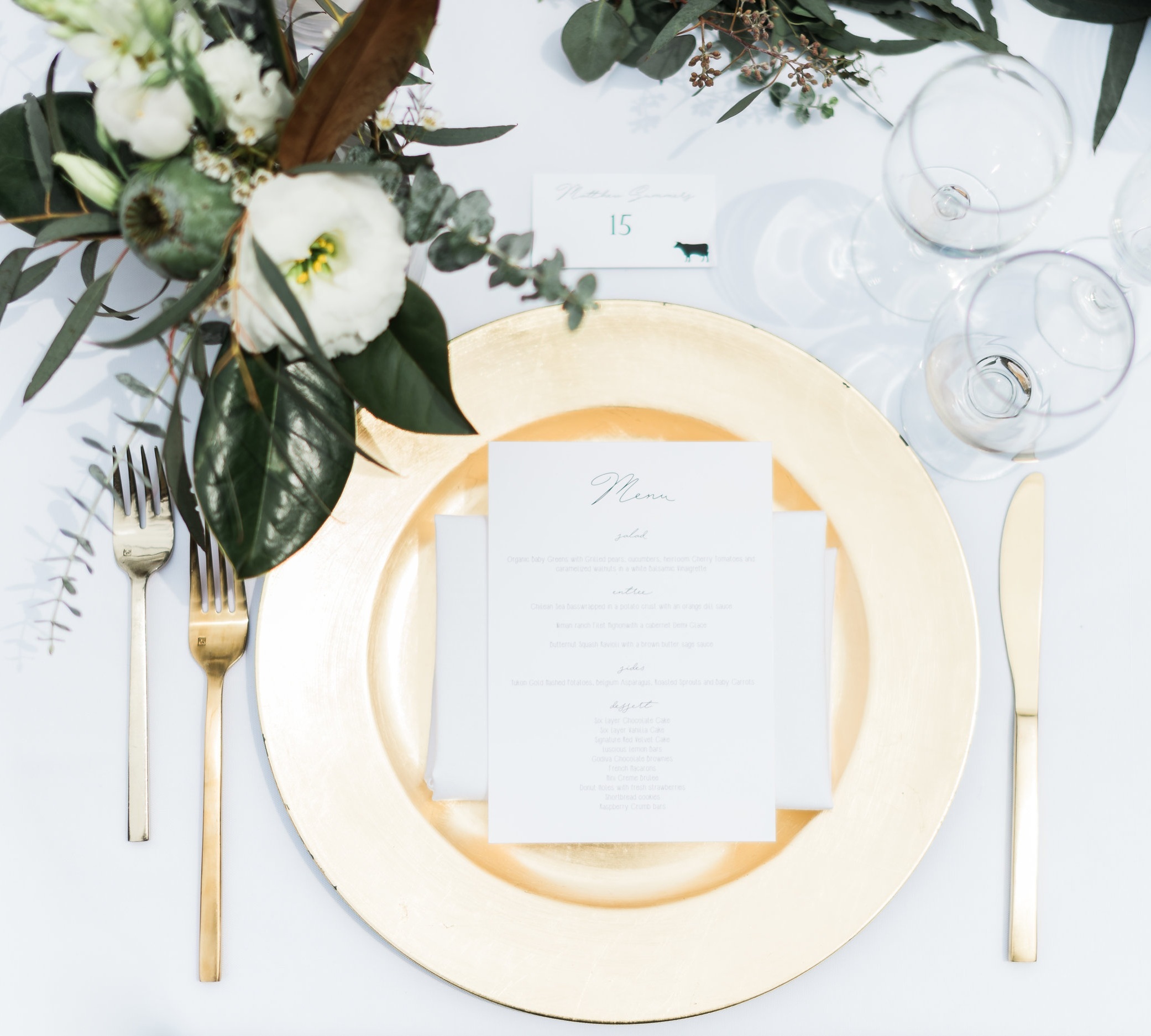 Clean_Modern_Wedding_Florals_Sibyl_Sophia_Tablescape.JPG