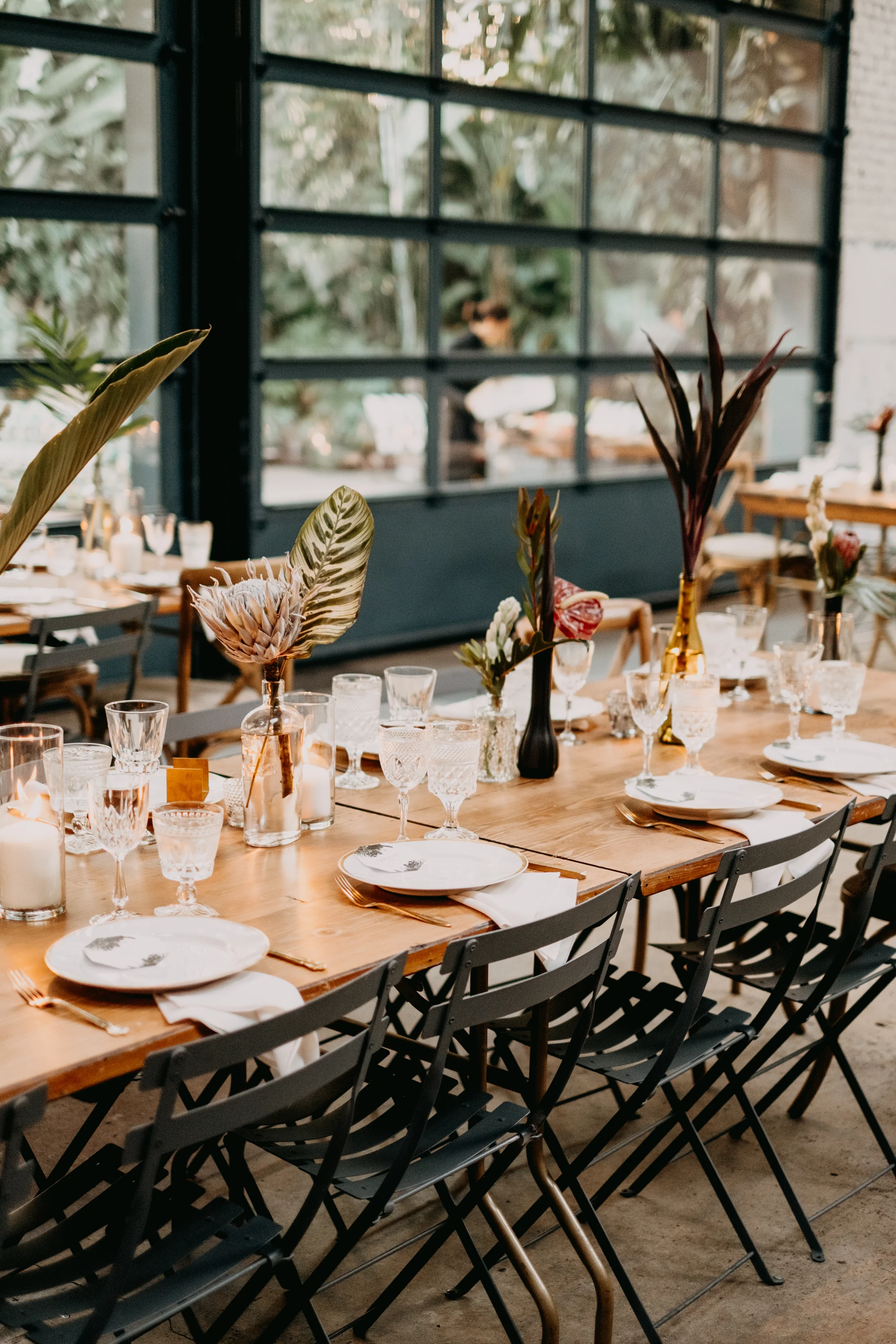 Dark_Tropical_Florals_Sibyl_Sophia_Tablescape_Moody.jpg