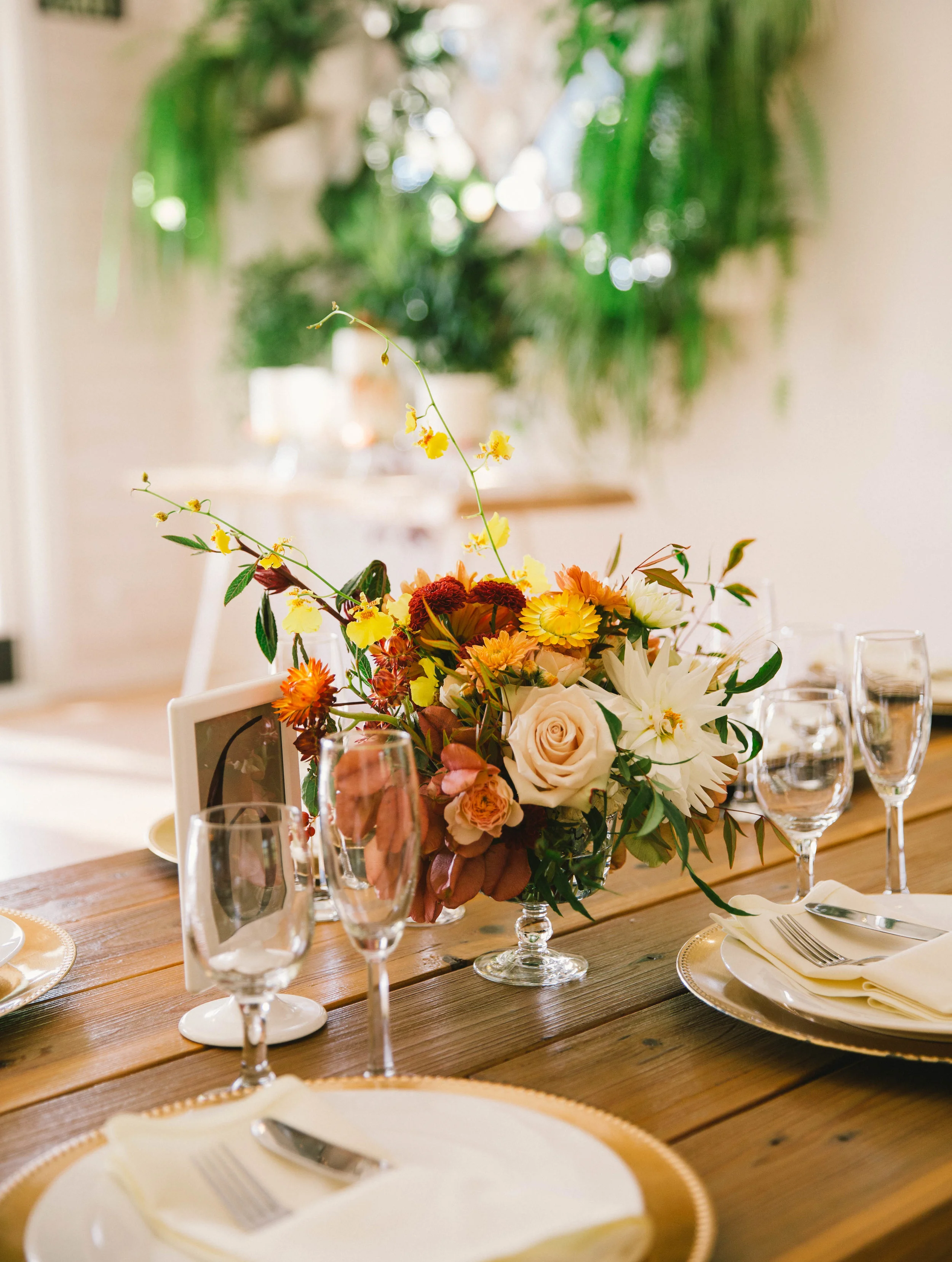 Bold_Florals_Iowa_Centerpieces.jpg