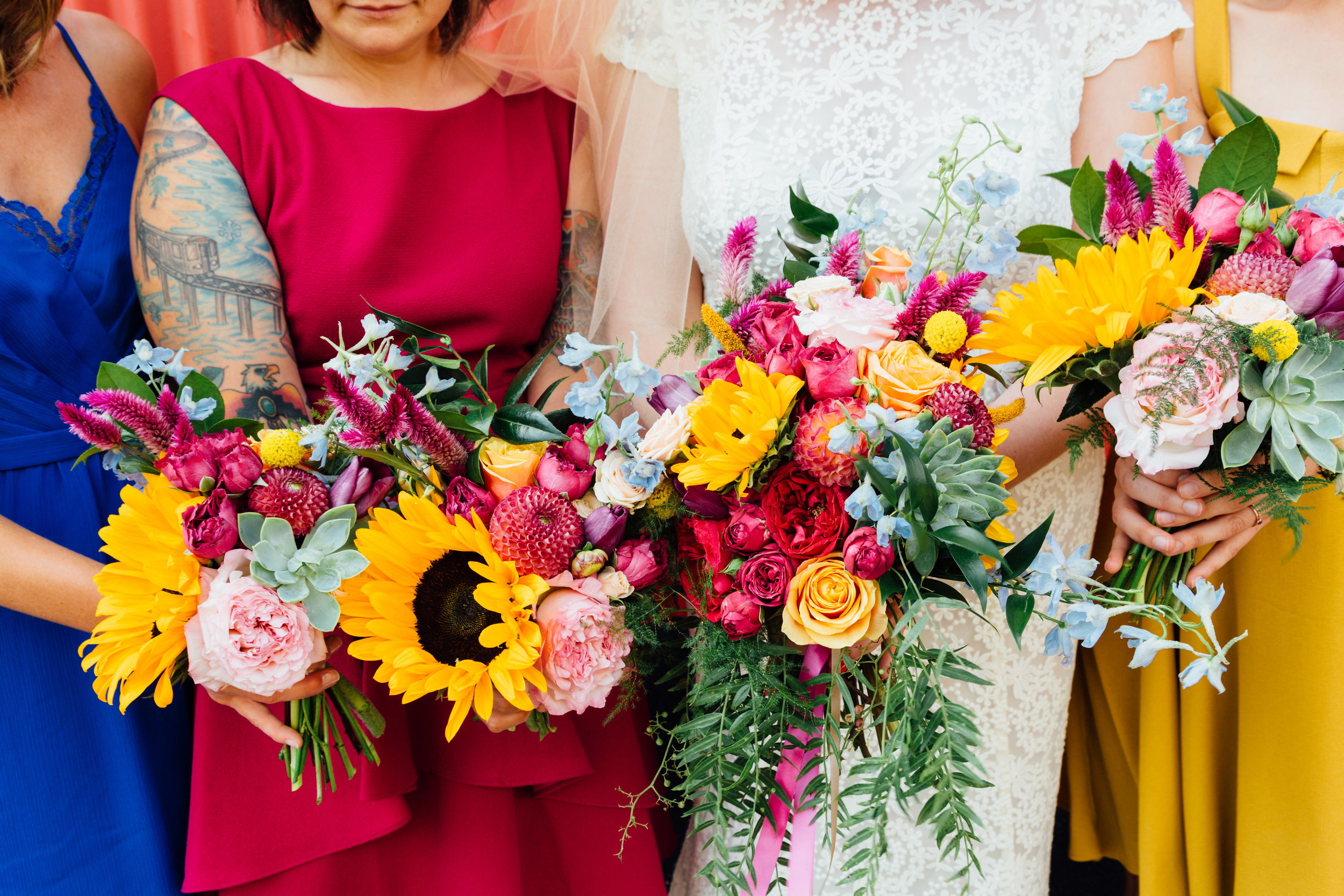 Sibyl_Sophia_Des_Moines_Iowa_Bright_Wedding_Florals_Bridesmaids.jpg