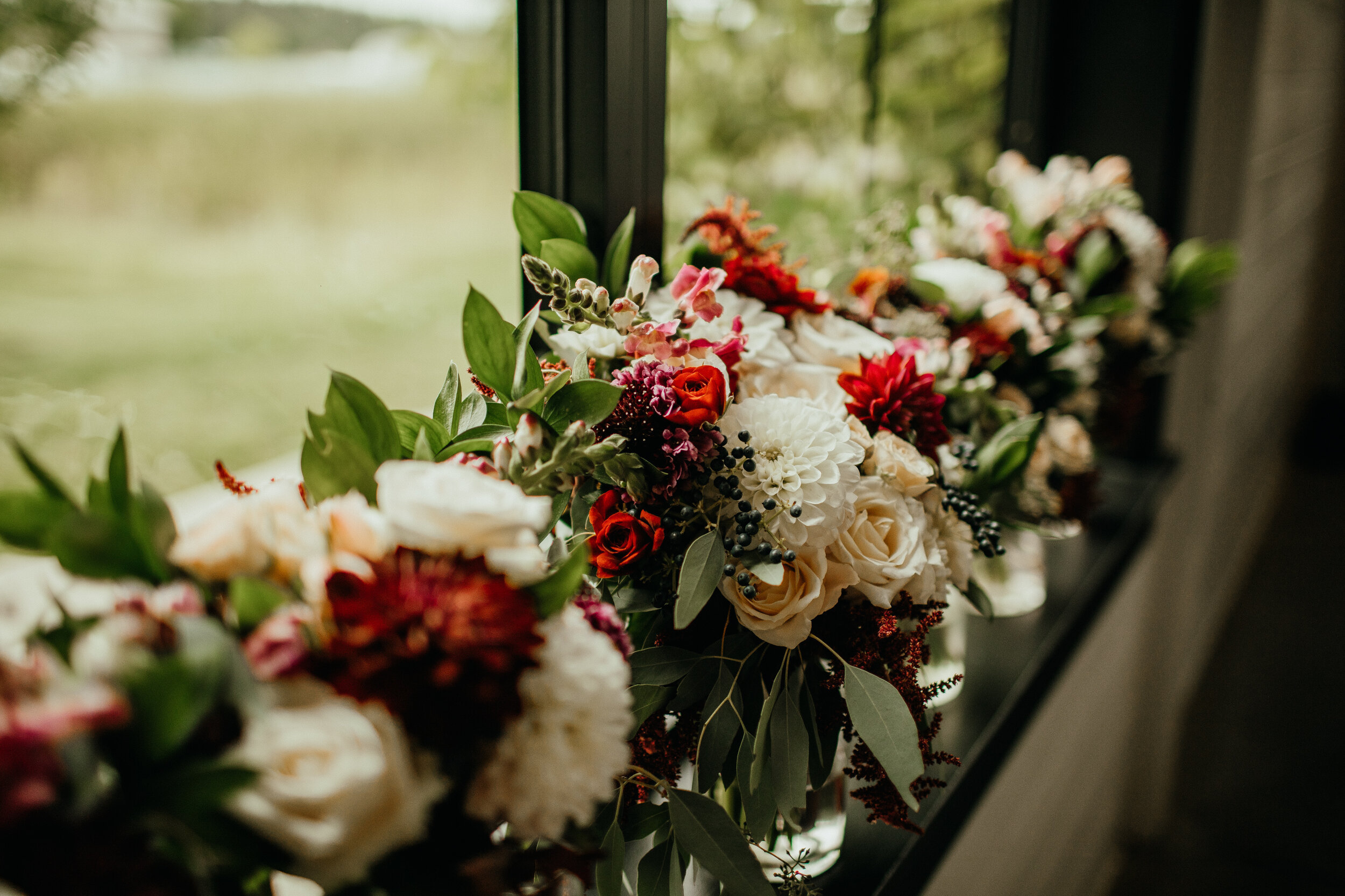 Blush_Burgundy_Garden_Style_Ashton_Hill_Iowa_Wedding_Sibyl_Sophia_4.jpg