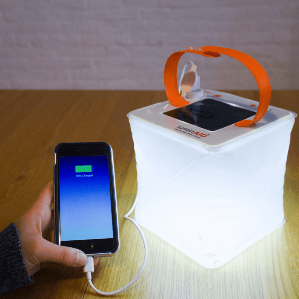 Squarewood-phone-charge-hand-3_2000x.png