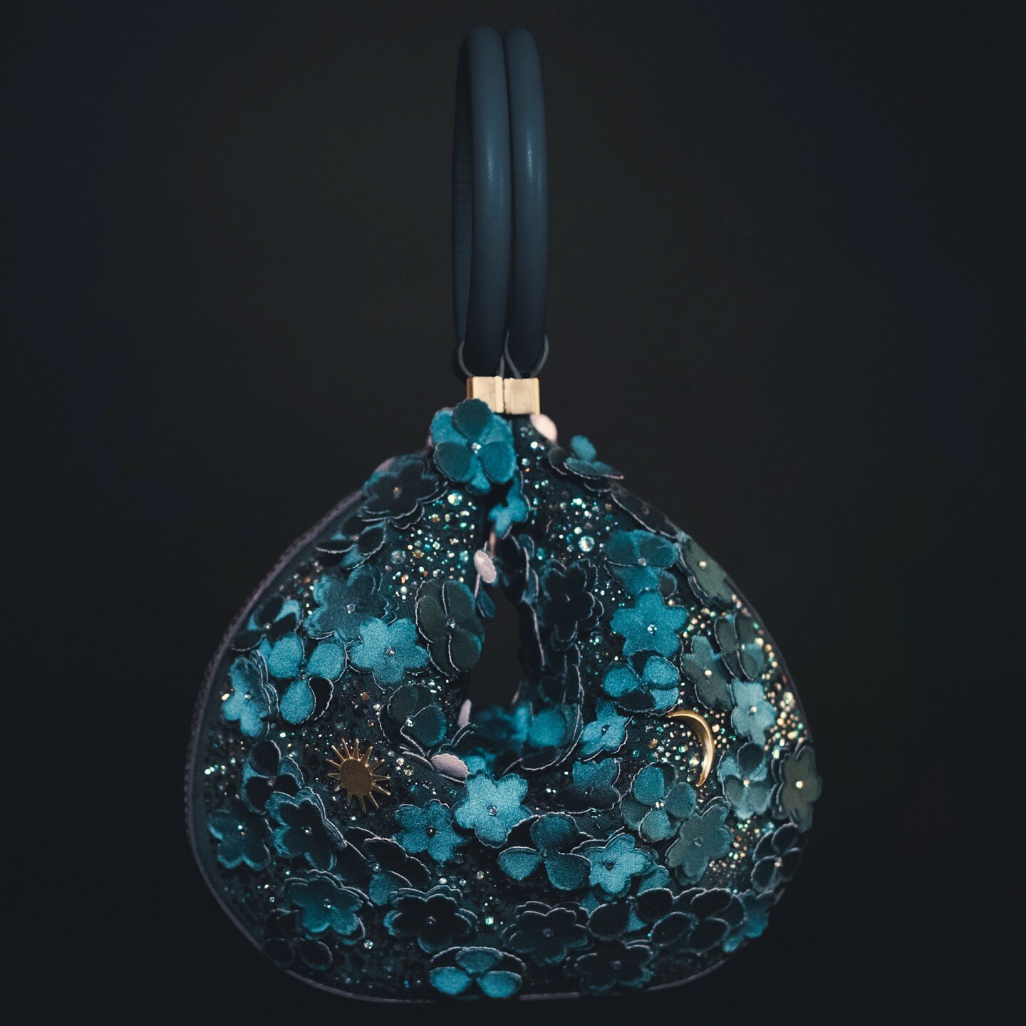 🌧 If it's not snow it might be Raine ☔ 

This week's #featuredarticle is all about the luxury fashion offered by MULDOONEYS.
https://rainemagazine.com/fashion/luxurious-whimsy-muldooneys
.
.
#magazine #onlinemagazine #digitalmagazine #rainemagazine 