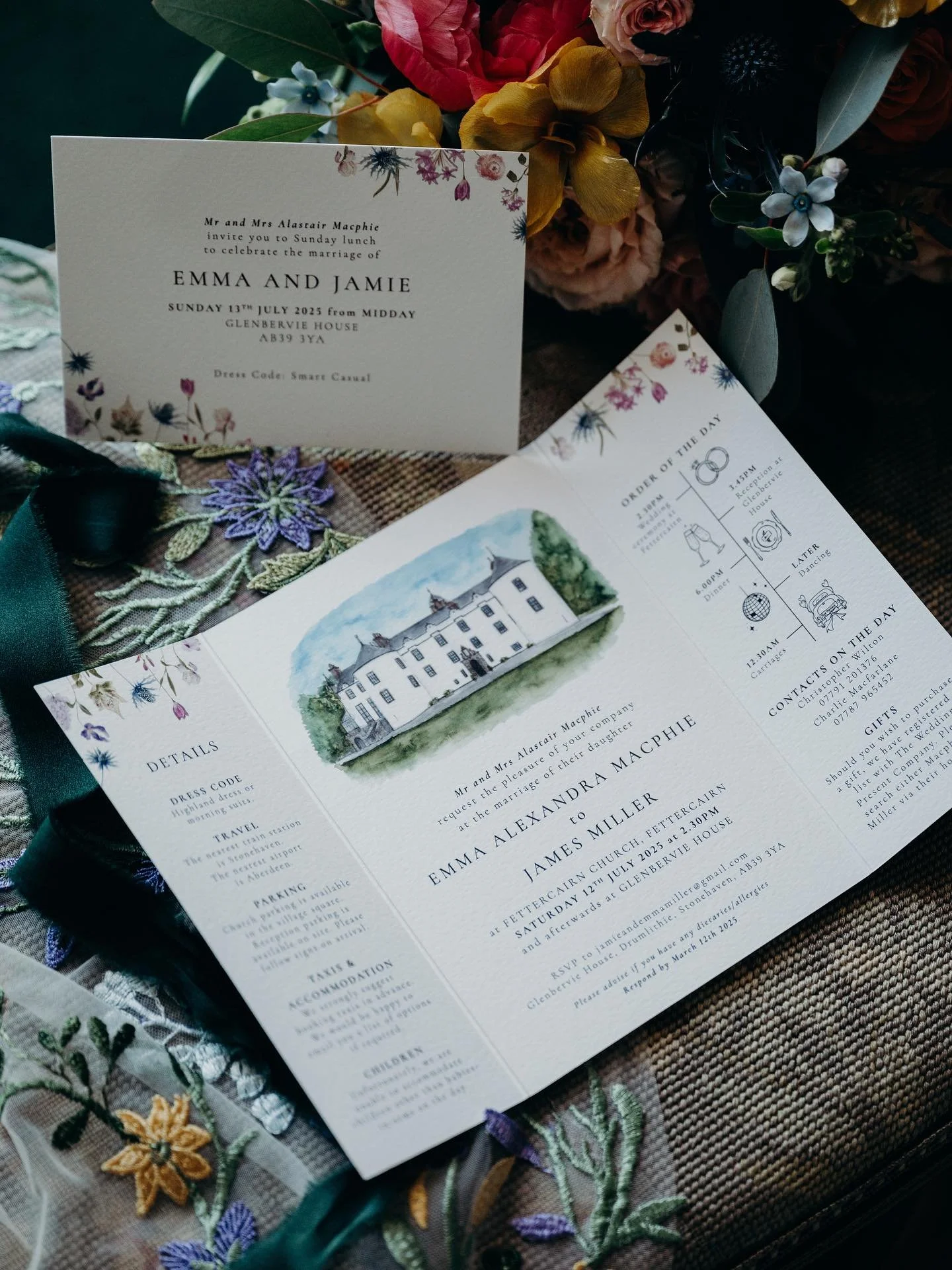 Gatefold style invites with colourful florals and illustration of the brides family home (and wedding venue!) by @alittlebrushuk 

📷 @donnamurrayphotography 
⠀⠀⠀⠀
#weddingstationery #weddinginvitations #invitations #prettypaper #lovepaperco #pursuep