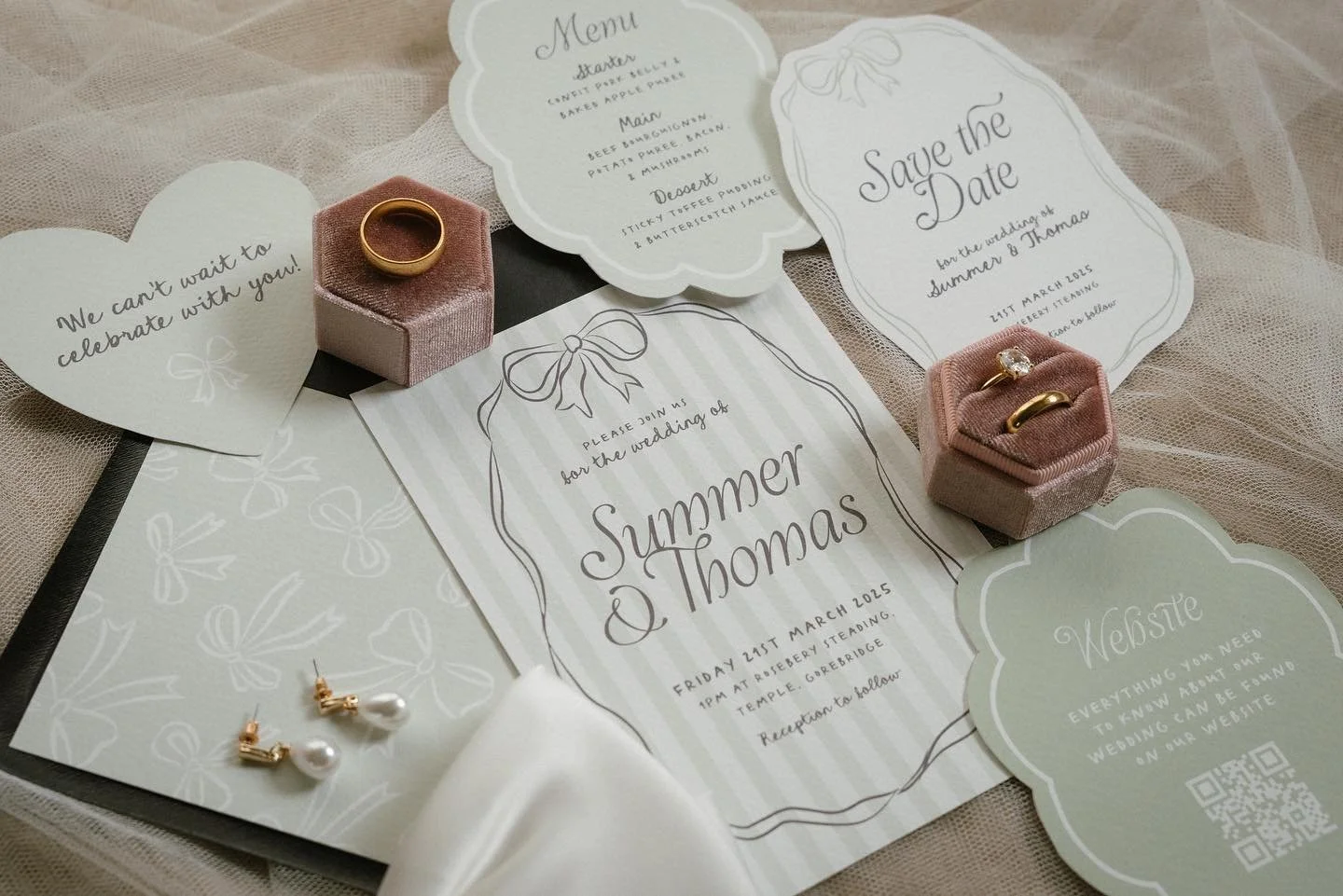 It&rsquo;s been a summer full of shaped stationery and I am loving it! 

Concept: @laurengeorge.photography + @audreymccarthybridalartist
Accessories: @scarlettandwolfeheadwear
Audio Guest Book: @calleouk
Cake Design: @cbcakedesign
Cameras: @posable_