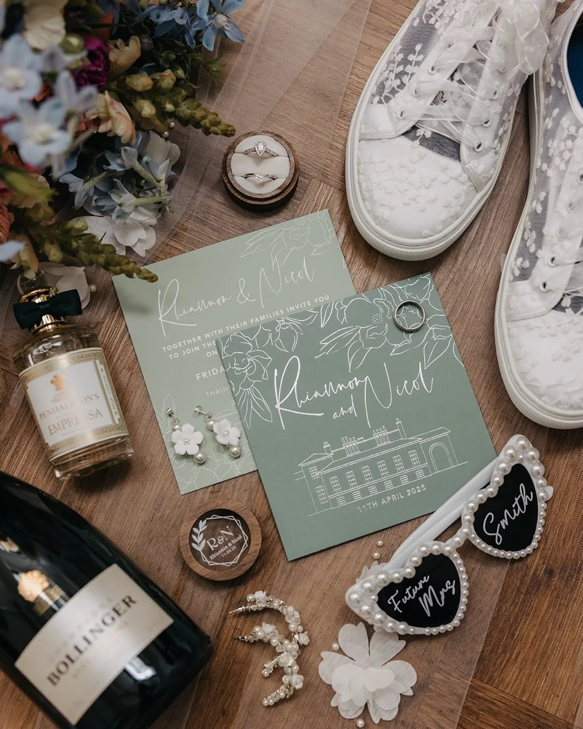 Matcha green with silver hot foil and a venue drawing of @thainstonehouse for R&amp;N

📷 @laurenpolsonphotography 
#weddingstationery #weddinginvitations #invitations #prettypaper #lovepaperco #pursuepretty #modernweddingstationery #scottishwedding 