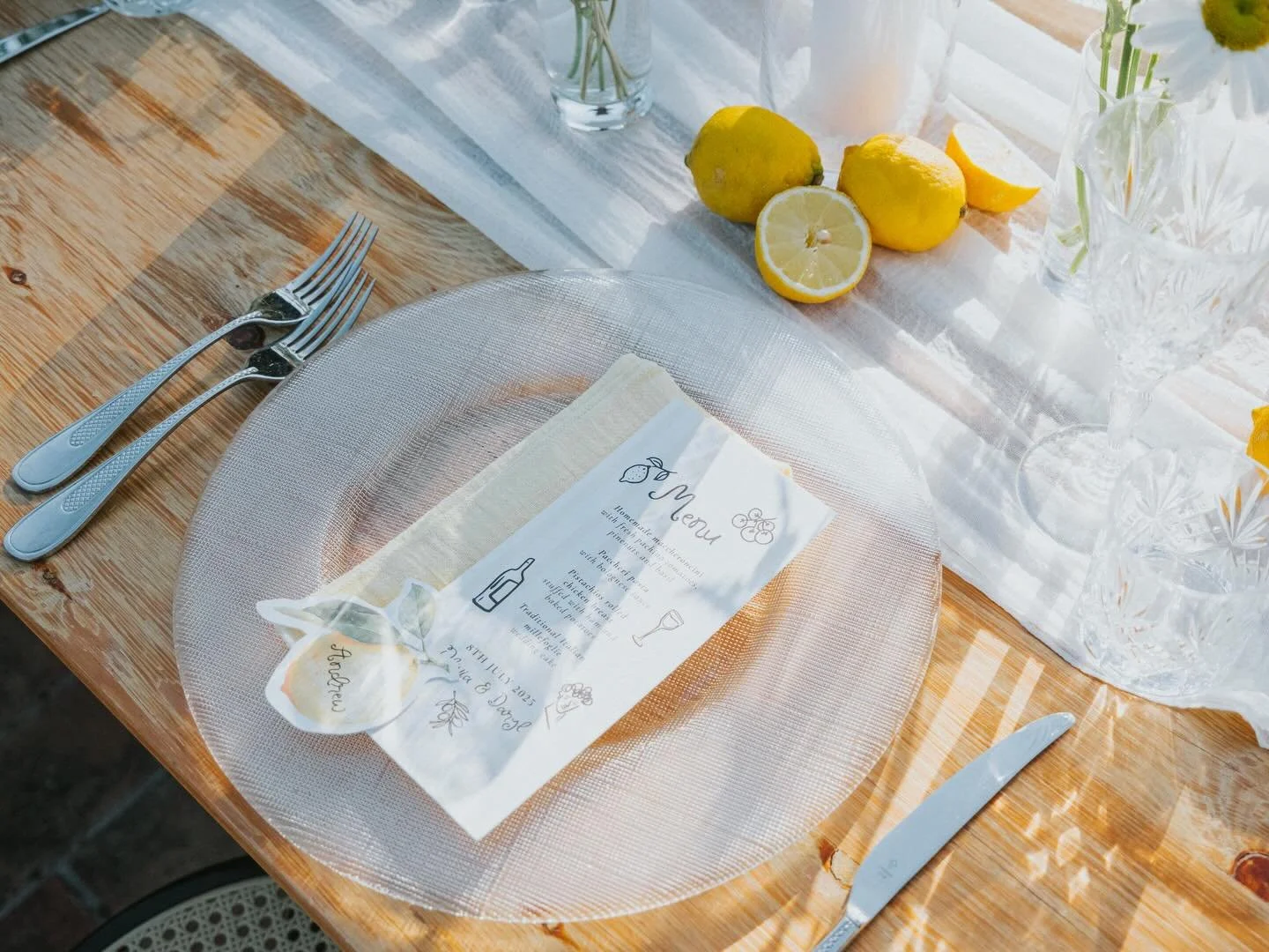 Dreaming of more sunny Tuscan weddings while it&rsquo;s absolutely Baltic outside 🍋

Planner @lauramccranorevents 
Venue @anticoborgosanlorenzo 
Photographer @carlopaloniphoto 
Stationery @lovepaperco