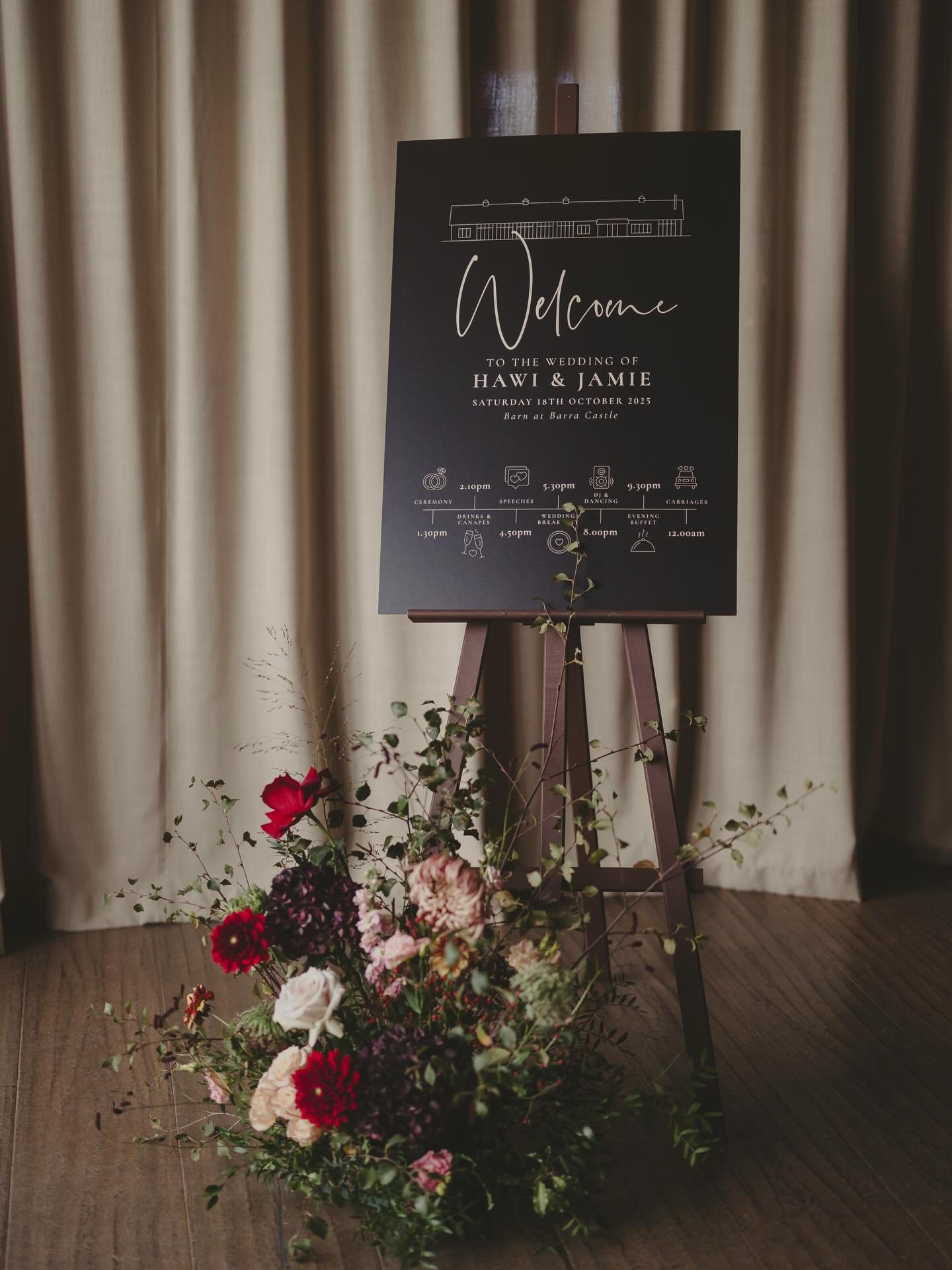 Combine your welcome sign with an order of the day timeline 🥰

Couple: @haws_91
Cake Maker: @cakesbykirsty_sugarelli
DJ: @anti_wedding_wedding_djs
Dress Boutique: midnightelegancebridal
Dress Designer: @justinalexander
Engagement Ring: @jamiesonandc