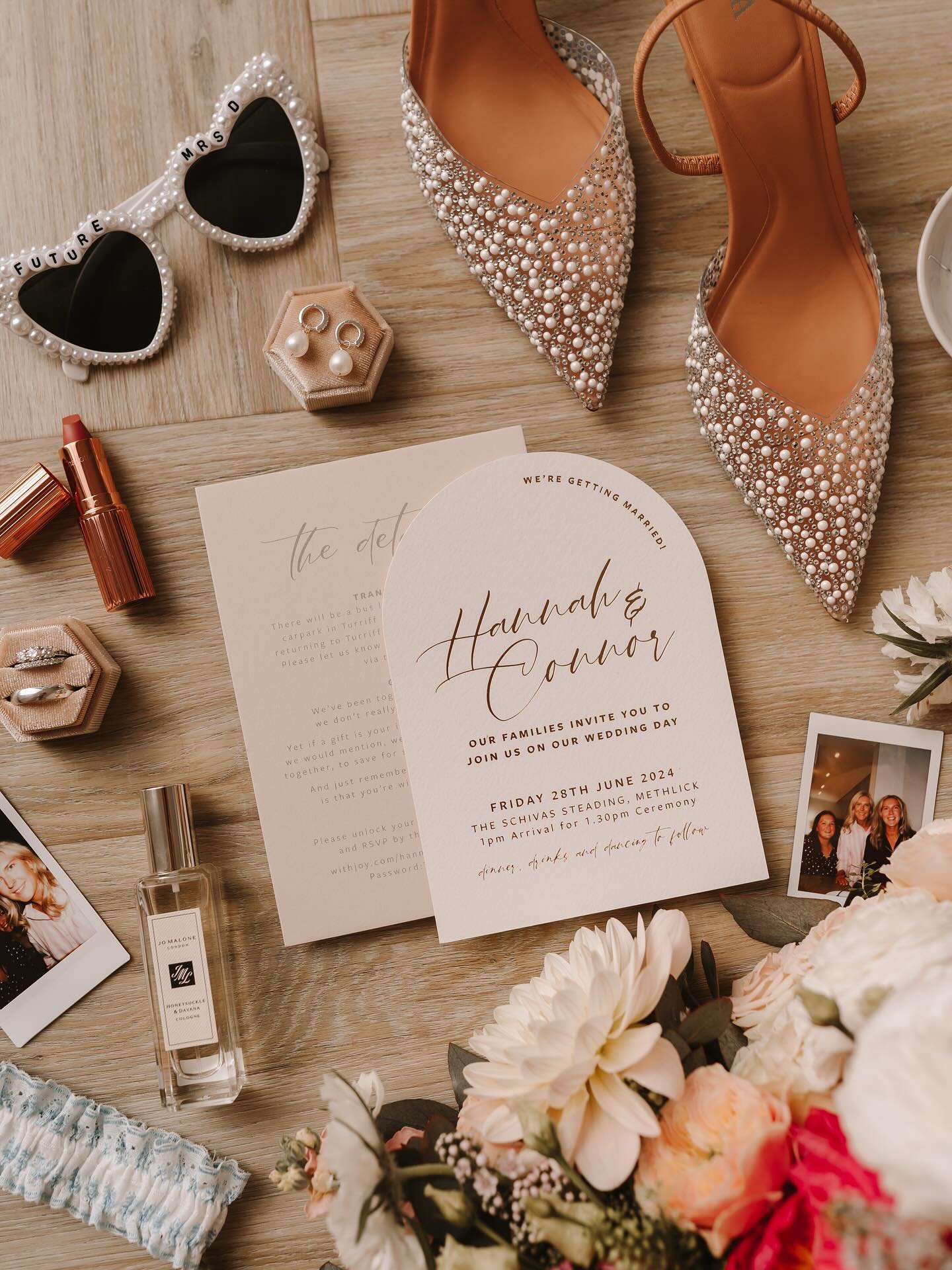 Hannah &amp; Connor&rsquo;s pearly suite is currently my most requested design - can&rsquo;t wait to show you this suite in some other colours 🥰

📷 @christiejohnstonphoto
⛪️ @theschivassteading 

#weddingstationery #weddinginvitations #invitations 