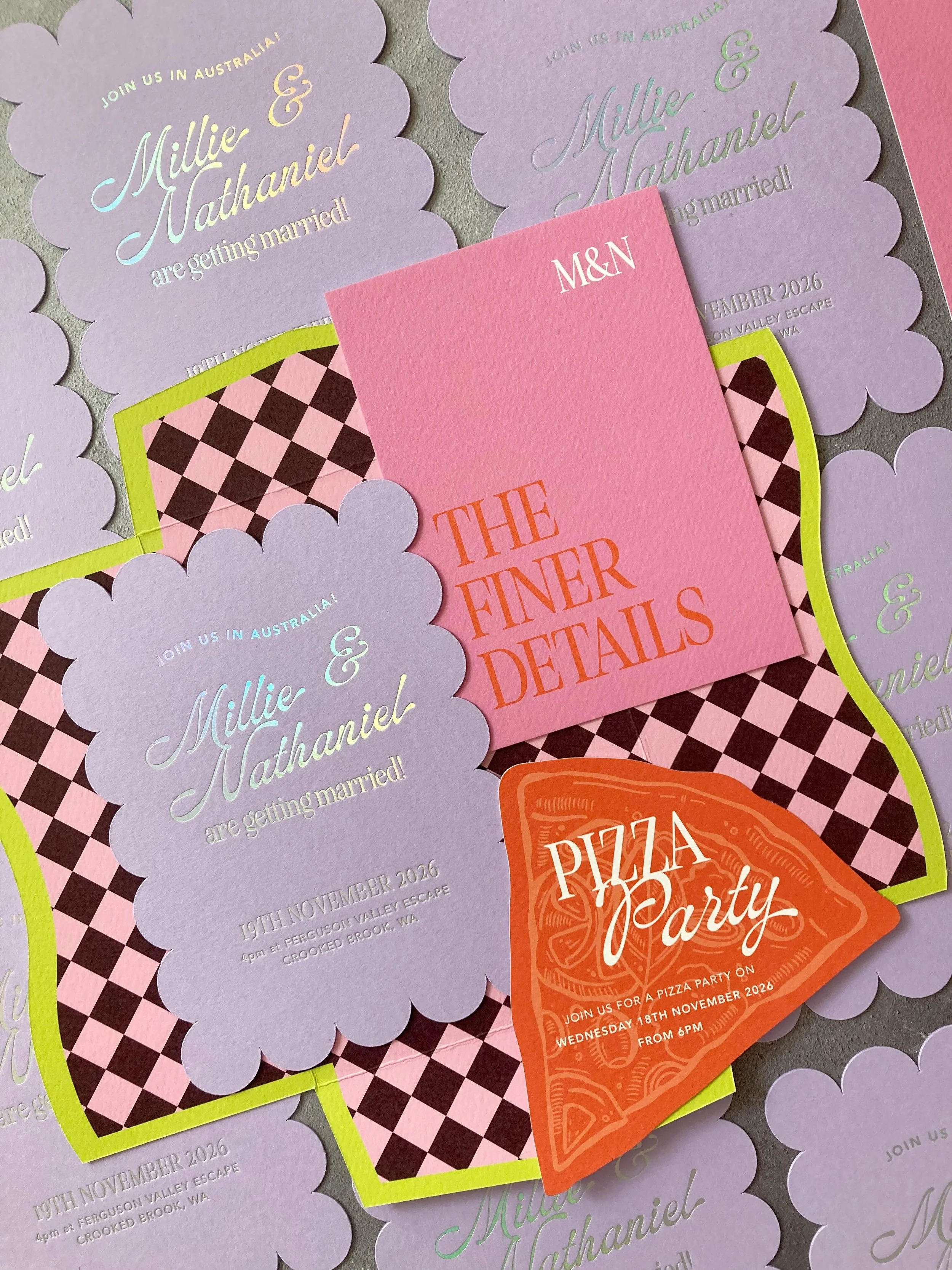 Duplexed scallop shape invitations with holographic foil, cute pizza party cards and inserts all wrapped up in a custom checkerboard pocket 🥰