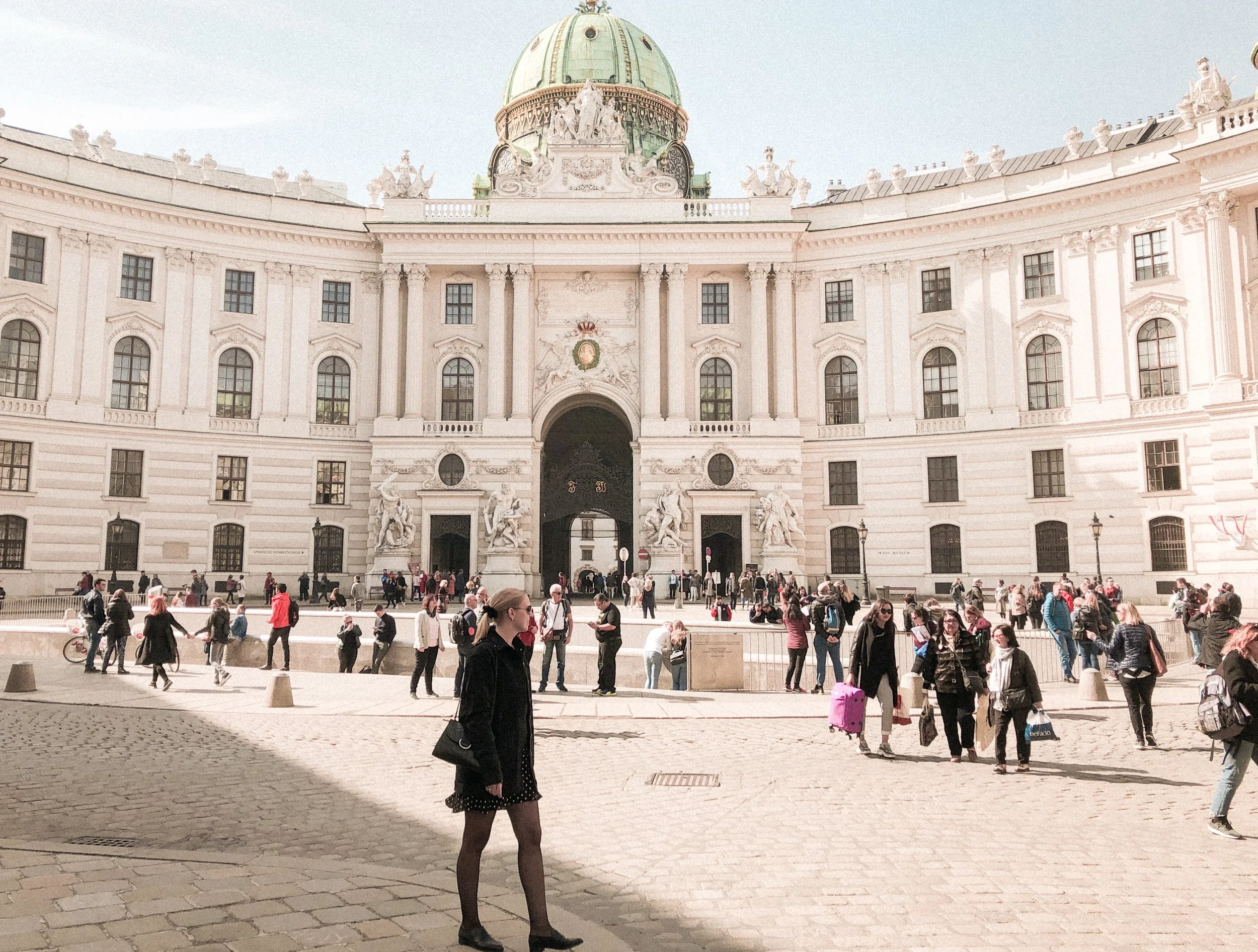 Hofburg Palace - i väntan på att Spanska Ridskolans show skulle dra igång (som ni ser i bilden ovan).