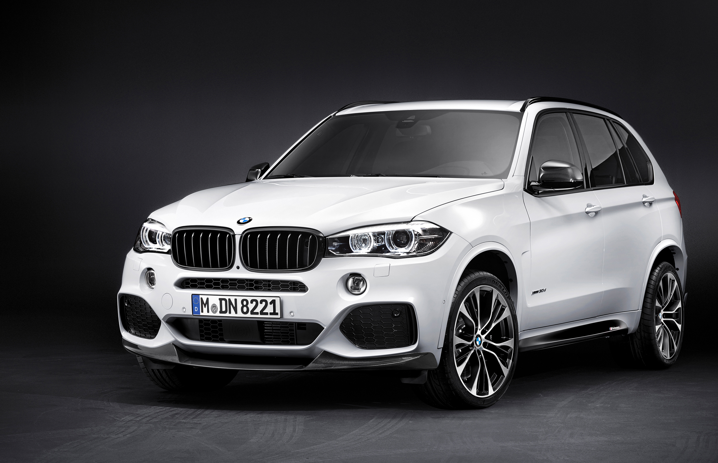 2016-BMW-X5-xDrive50i-SUV-White-Color.jpg