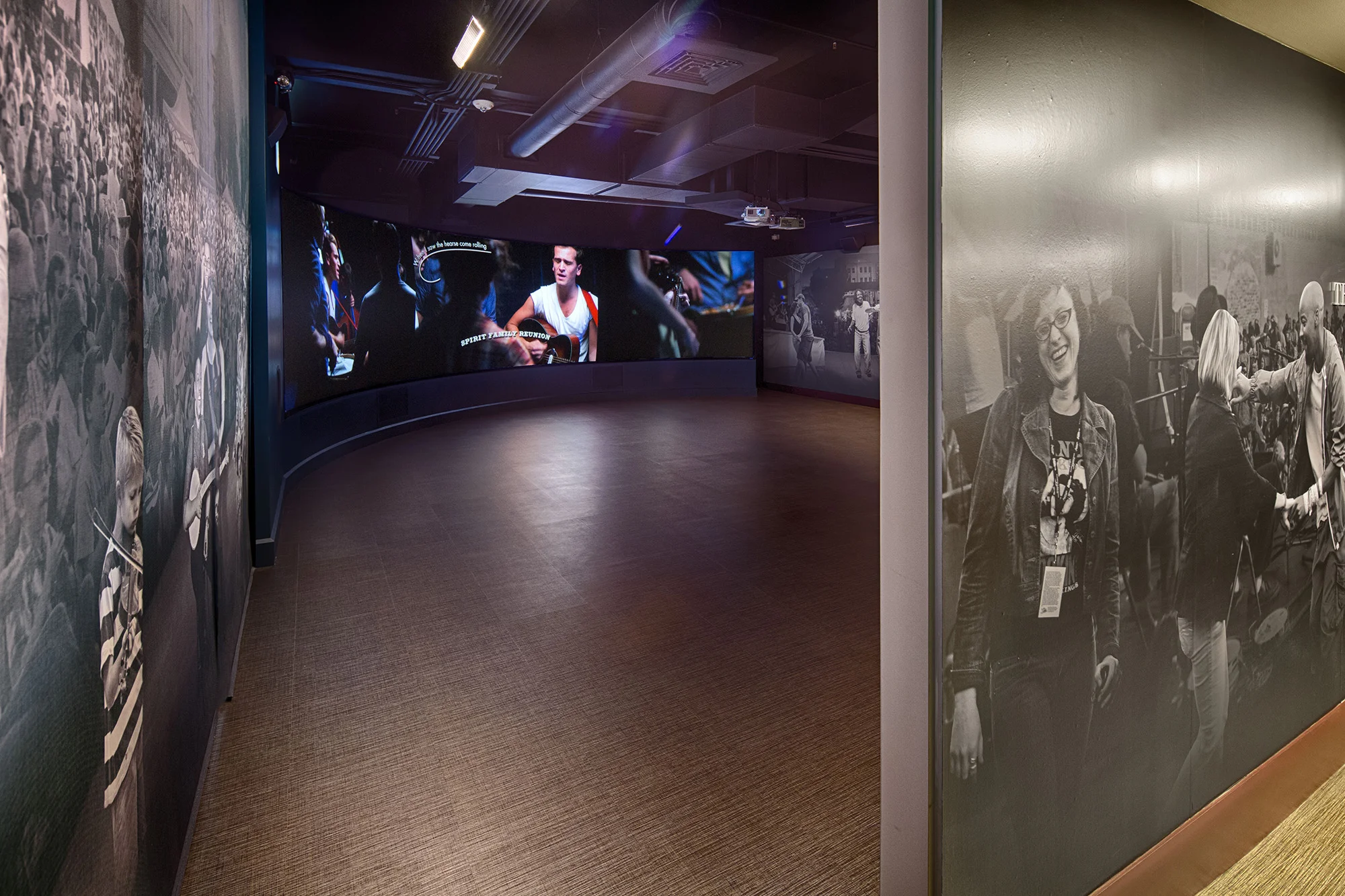 WIDE-ANGLED IMMERSIVE THEATER