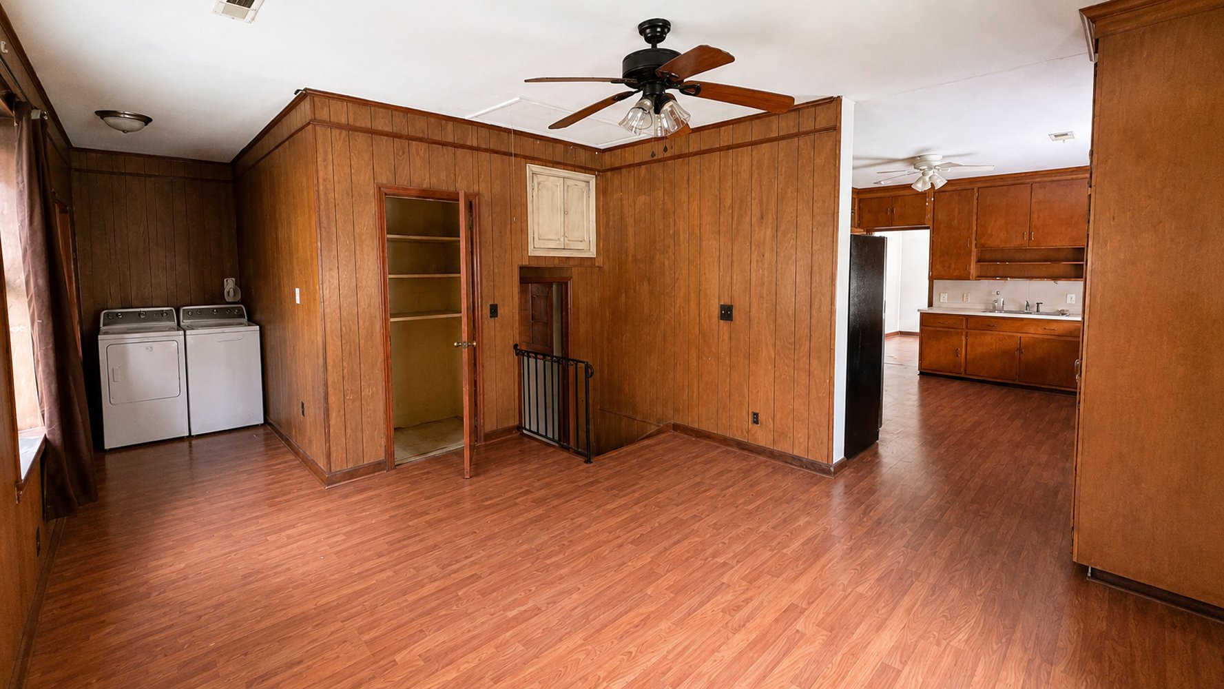 Casual Dining Area / Utility Area