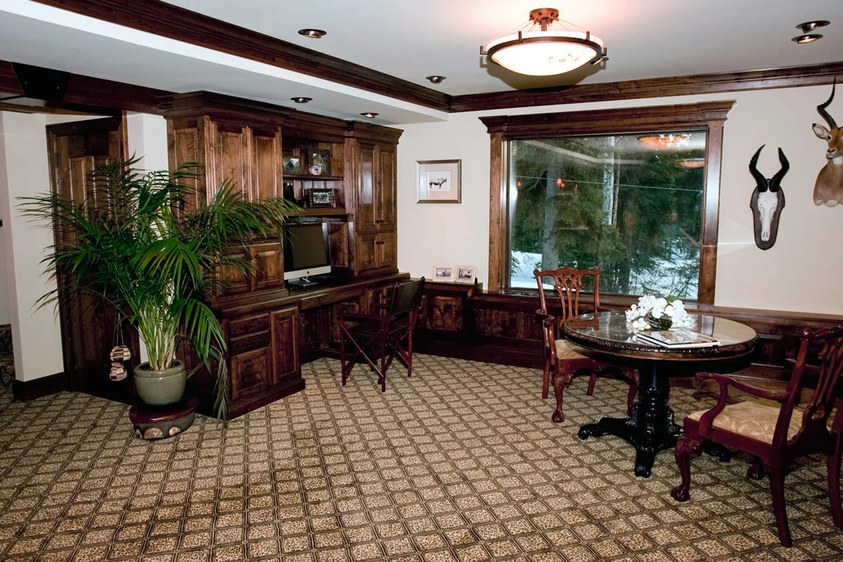 Credenza.jpg