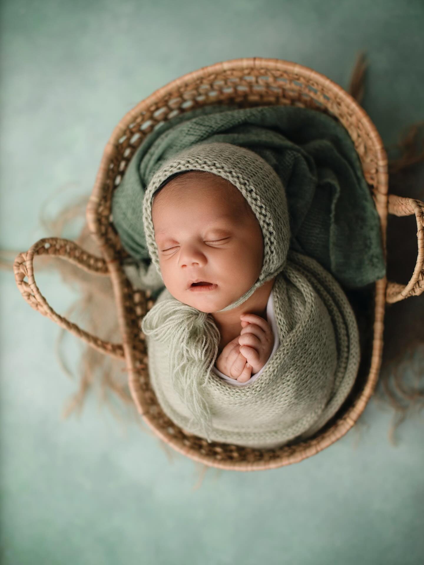 Ohhh the sweetness!! #AngieLansdonPhotography #BirminghamPhotographer #Birmingham #AlabamaPhotographer #TrussvillePhotographer #SpringvillePhotographer #GadsdenPhotographer #Canon #TeamCanon