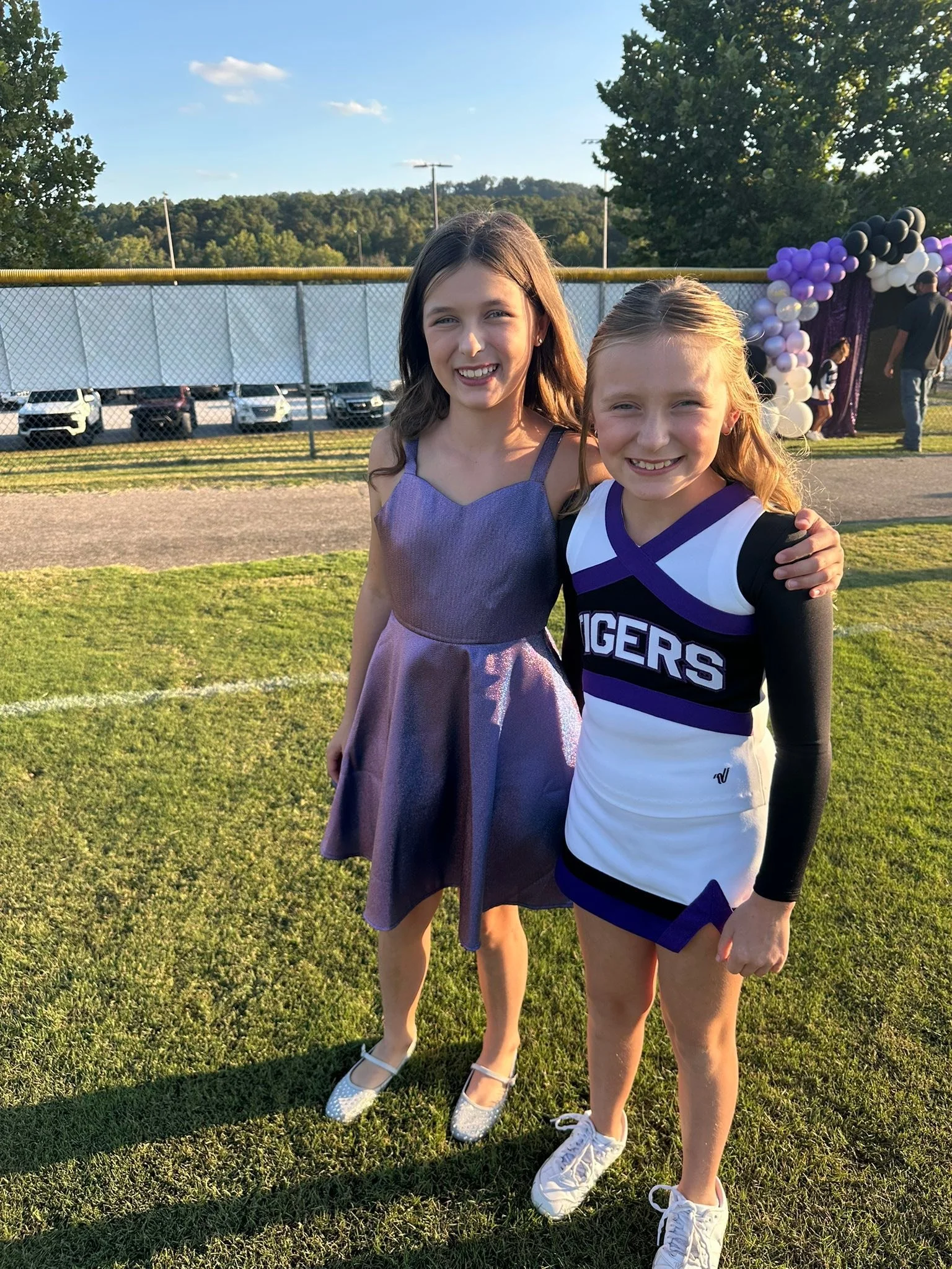 Homecoming 2025!!🐅📣 Alivia got to walk with her friend Bronko and Ashtyn walked with her friend Hudson!! 🥰