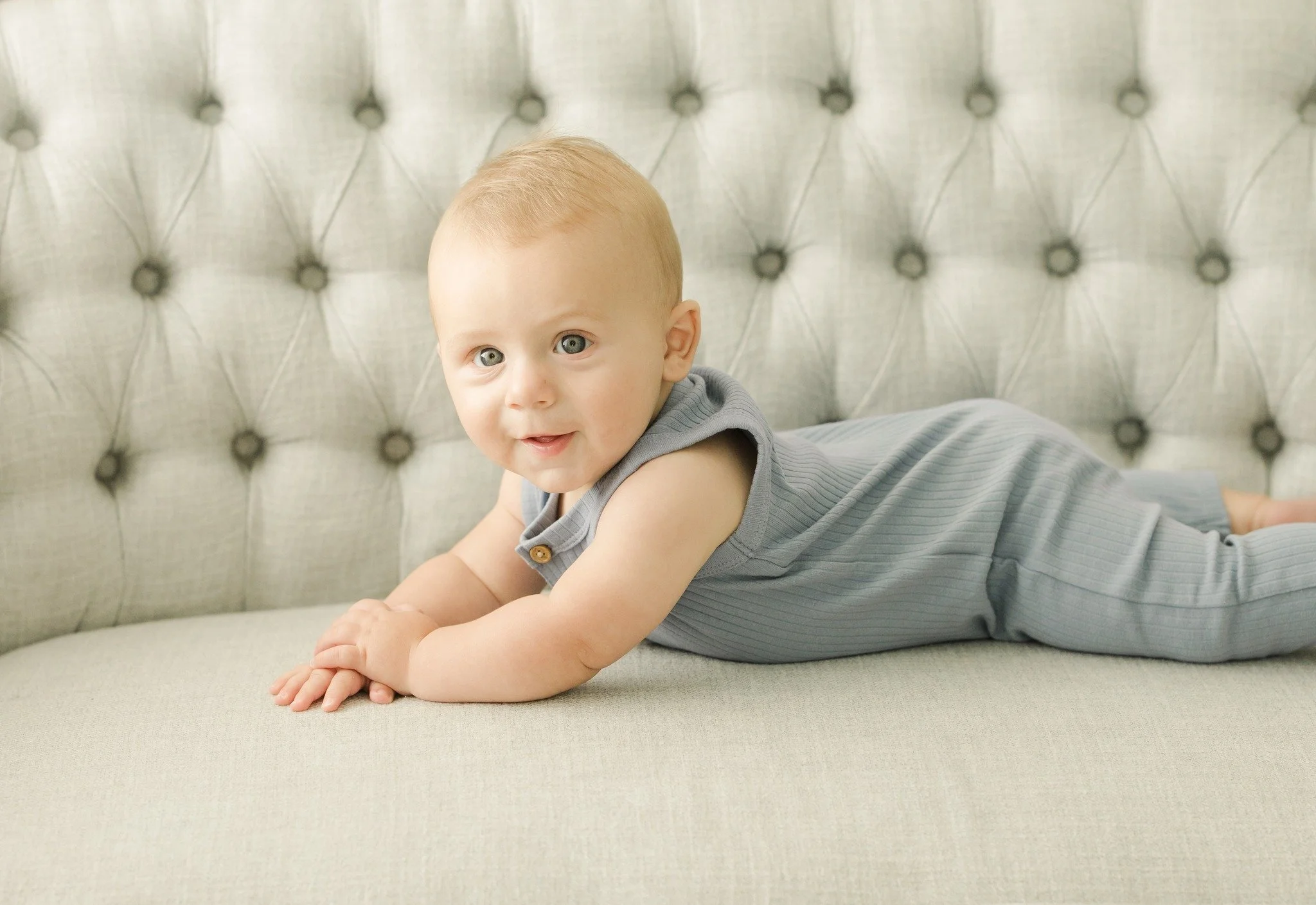Perfectly posed hands for this cutie!!