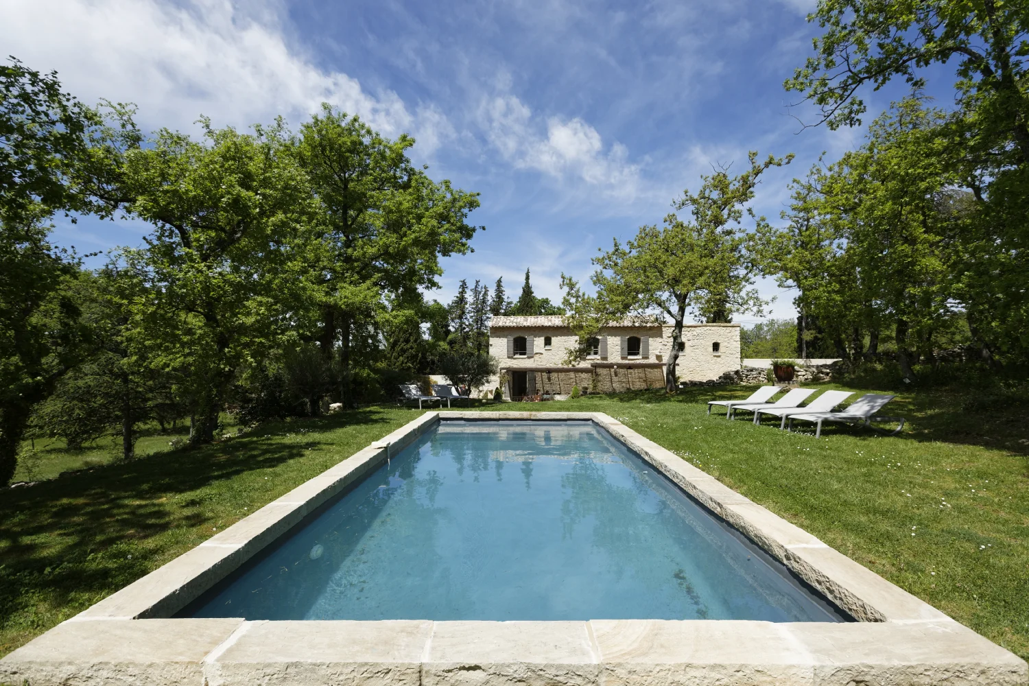 Disponible / Available