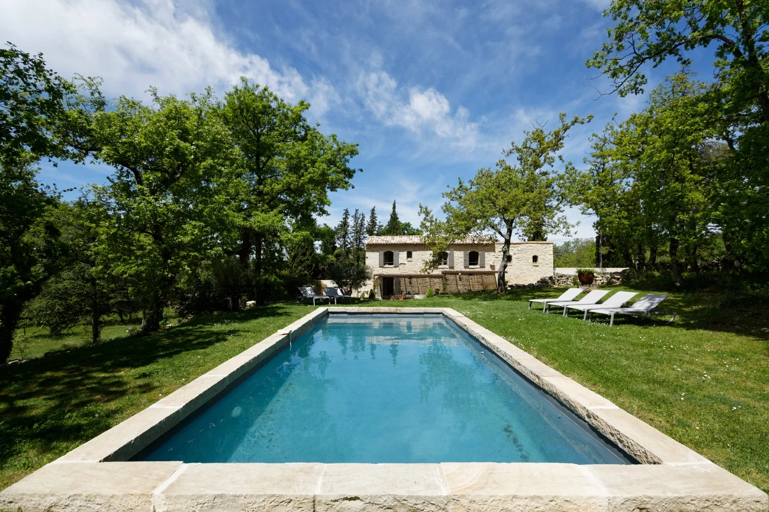 Disponible / Available