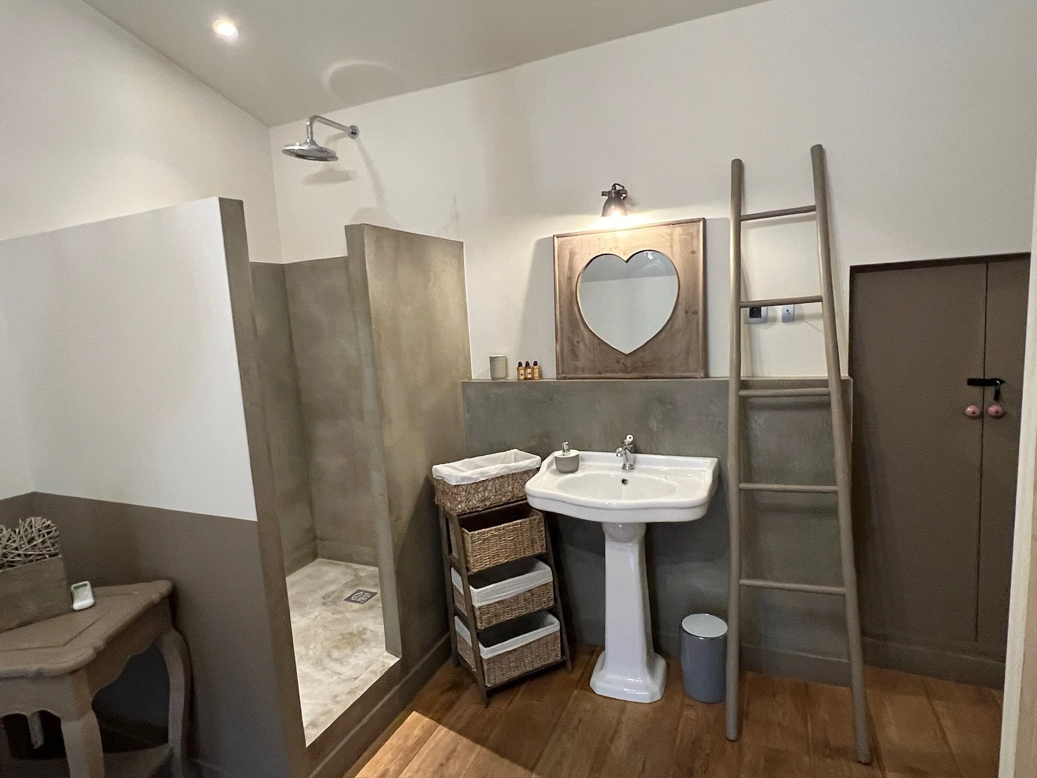 The Kid's Room Shower Corner