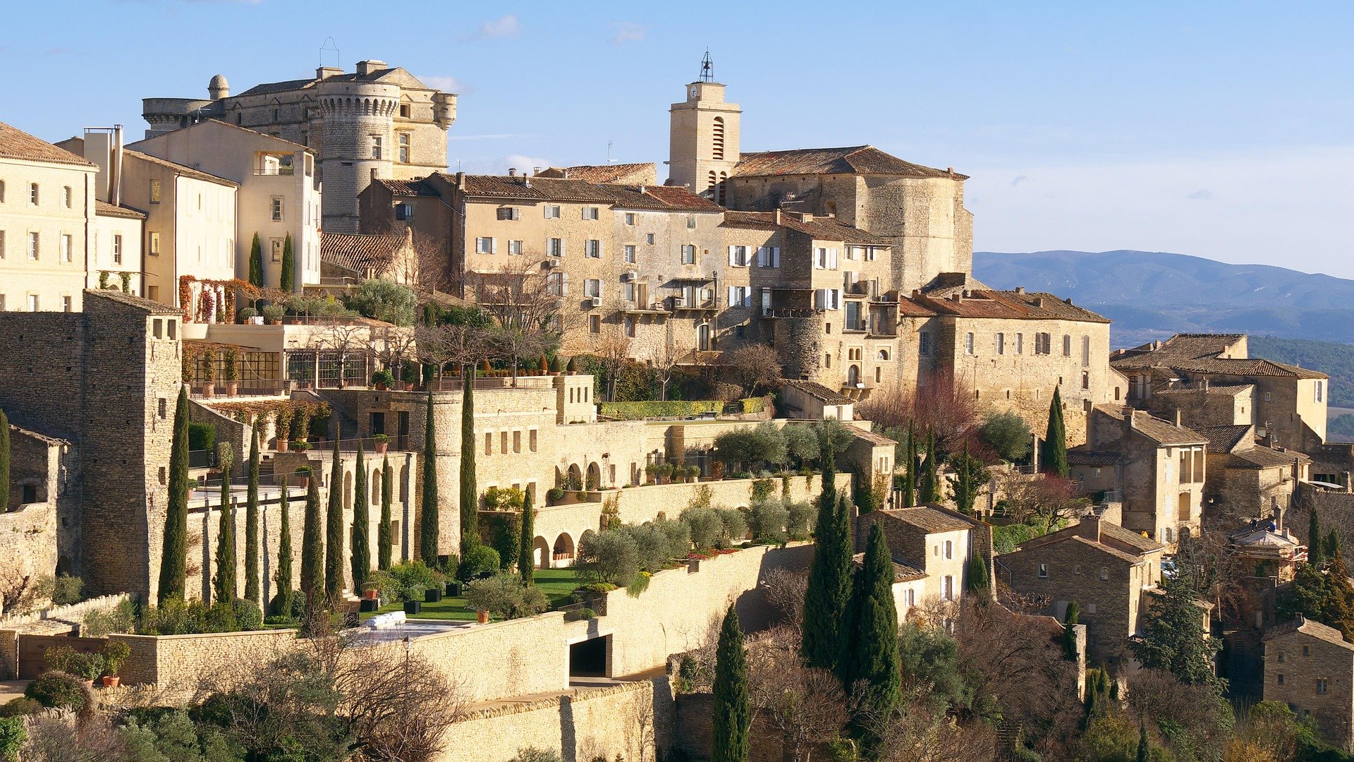 gordes-3095439_1920.jpg