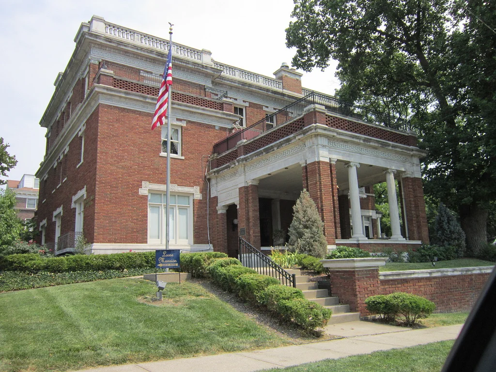 Loose Mansion