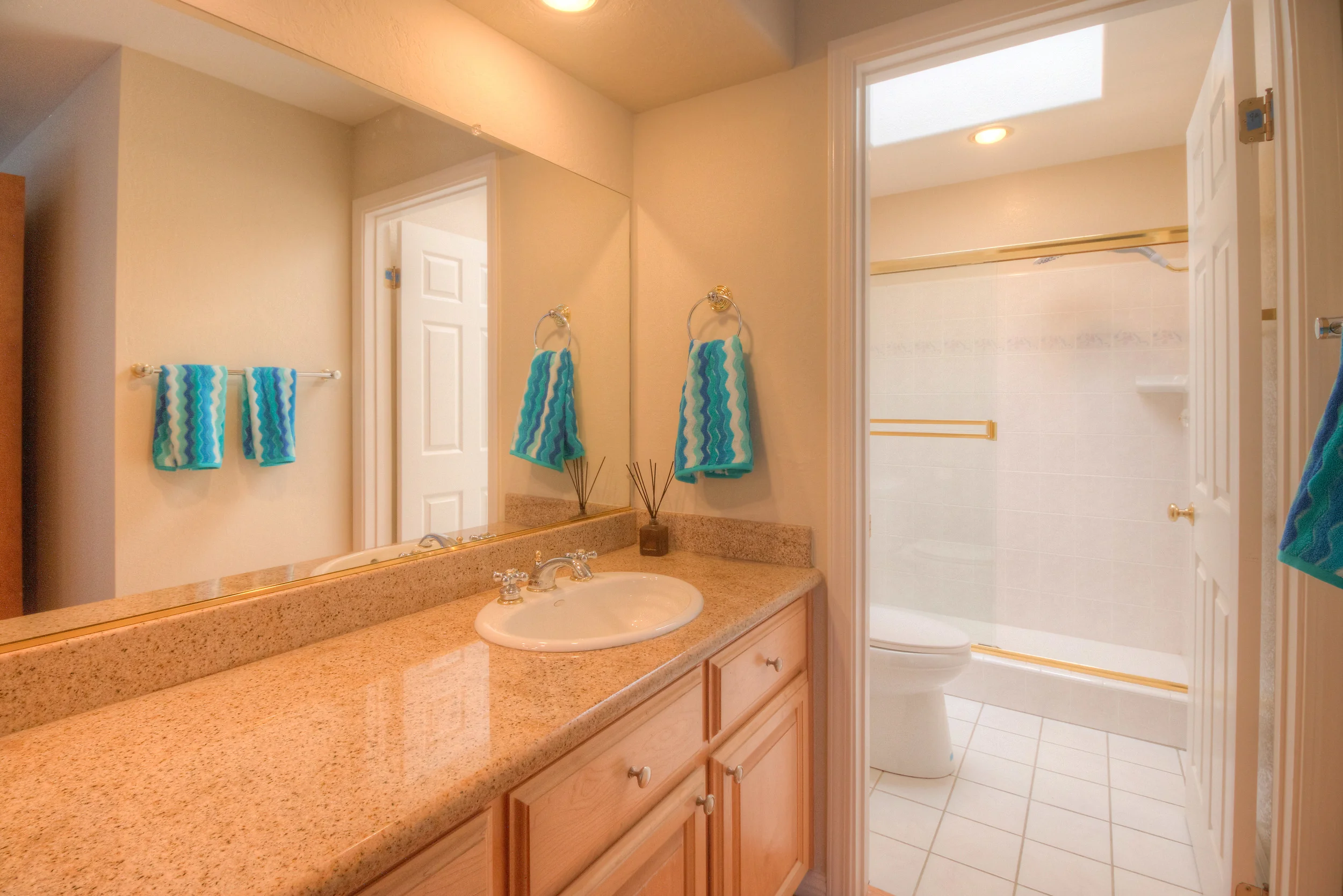 Firewood Suite Bath1.jpg
