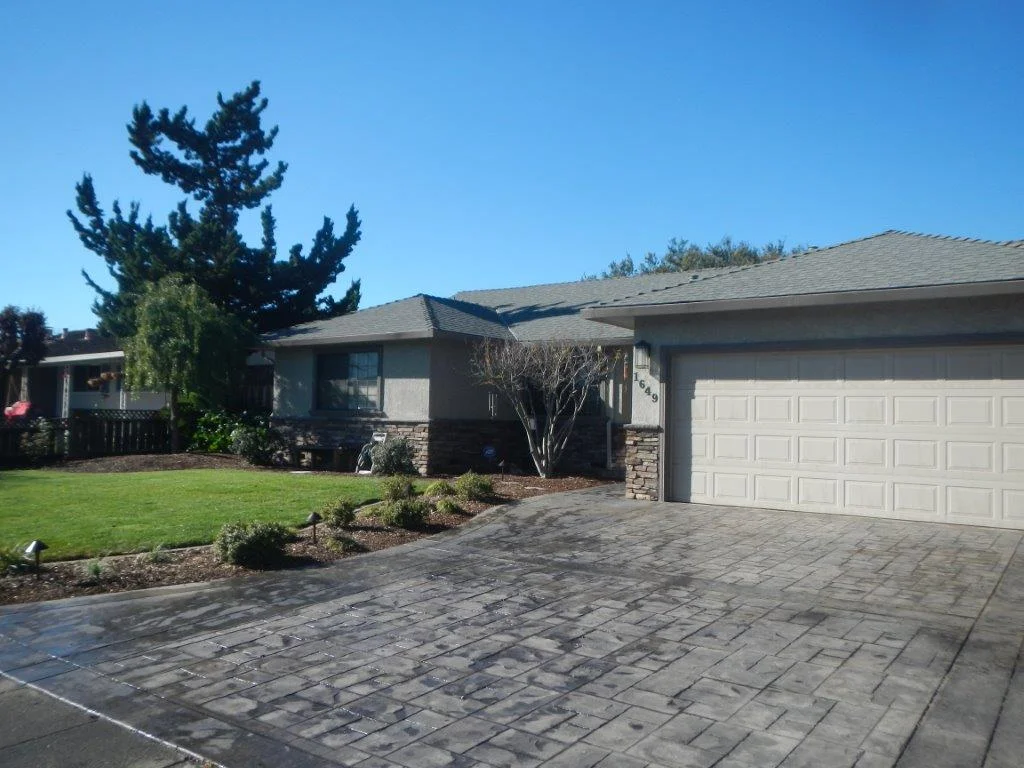 Glenroy driveway.jpg