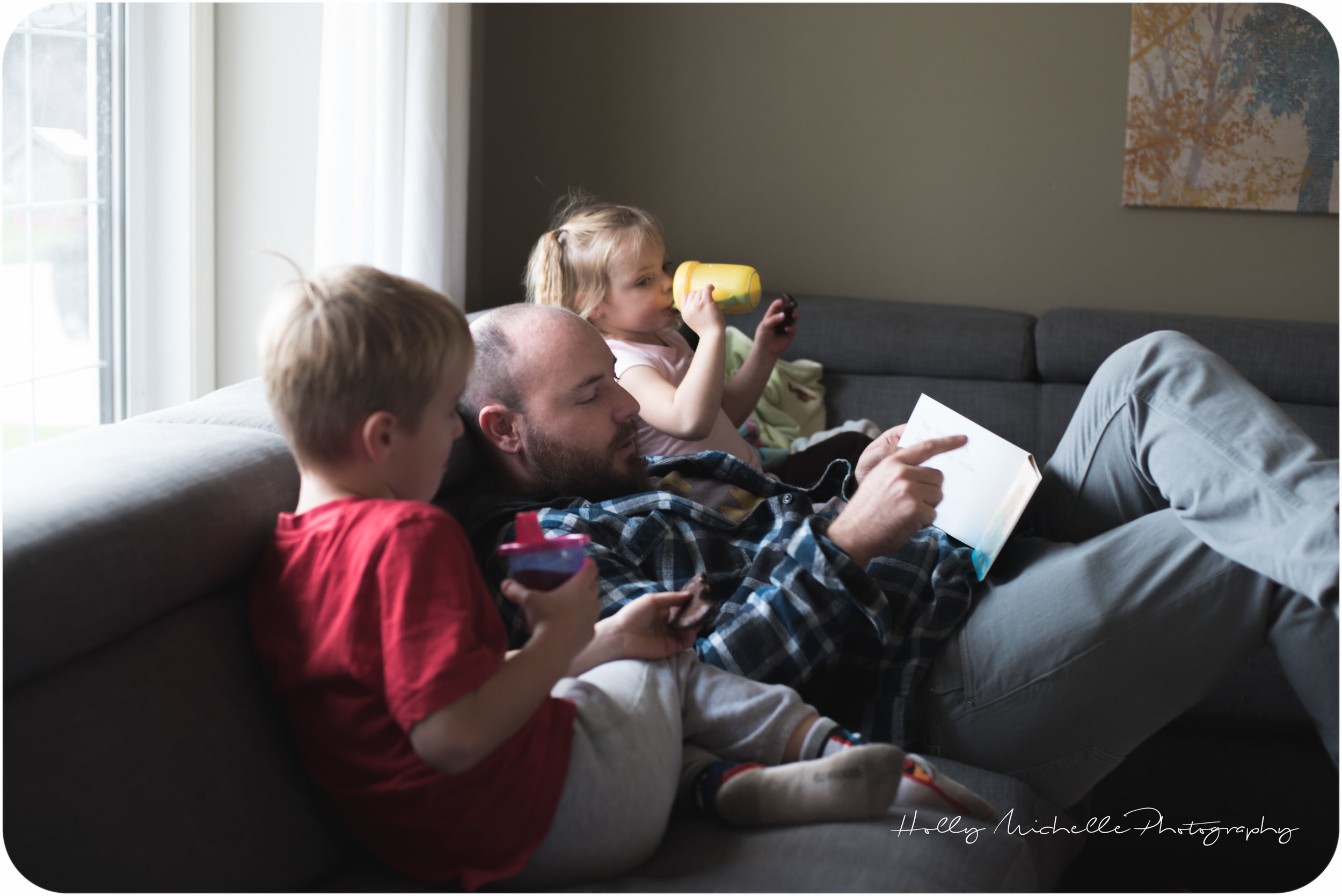 {day 7/366} Daddy comes home. Hearts are full and babies are excited. There are more hands, which means more time for reading and cookies on the couch.